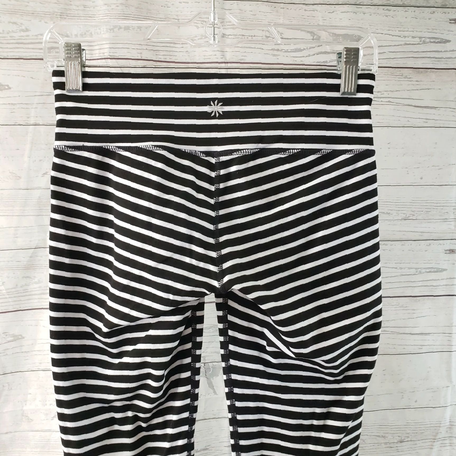 Athleta Athleta Womens Striped Chaturanga Capri Leggings SZ Small Black White Low Rise Capris, Hosiery Activewear Tights Size 28" / US 6 / IT 42 - 3 Thumbnail
