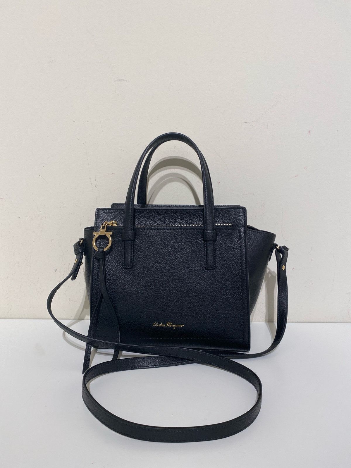 Salvatore Ferragamo o1s1rm1224 Size: OS / Amy Tote Bag in Black Size ONE SIZE - 1 Preview