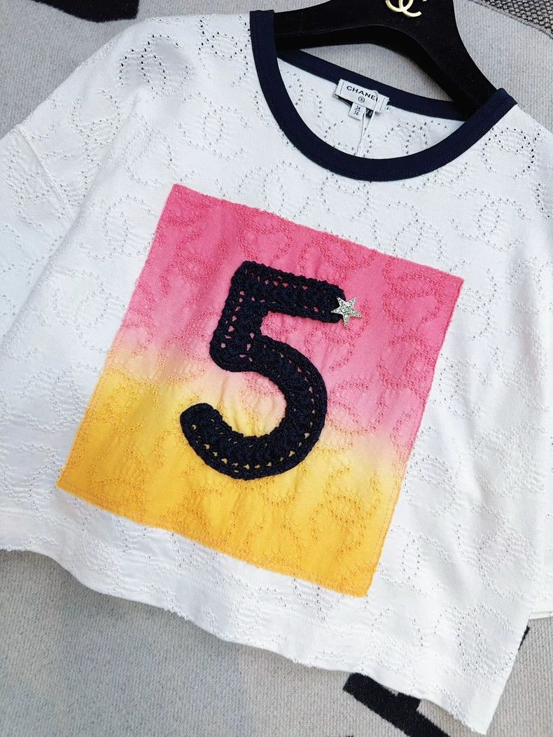 Chanel Chanel 24C early spring white background logo color gradie Size XXS / US 00 / IT 34 - 3 Thumbnail