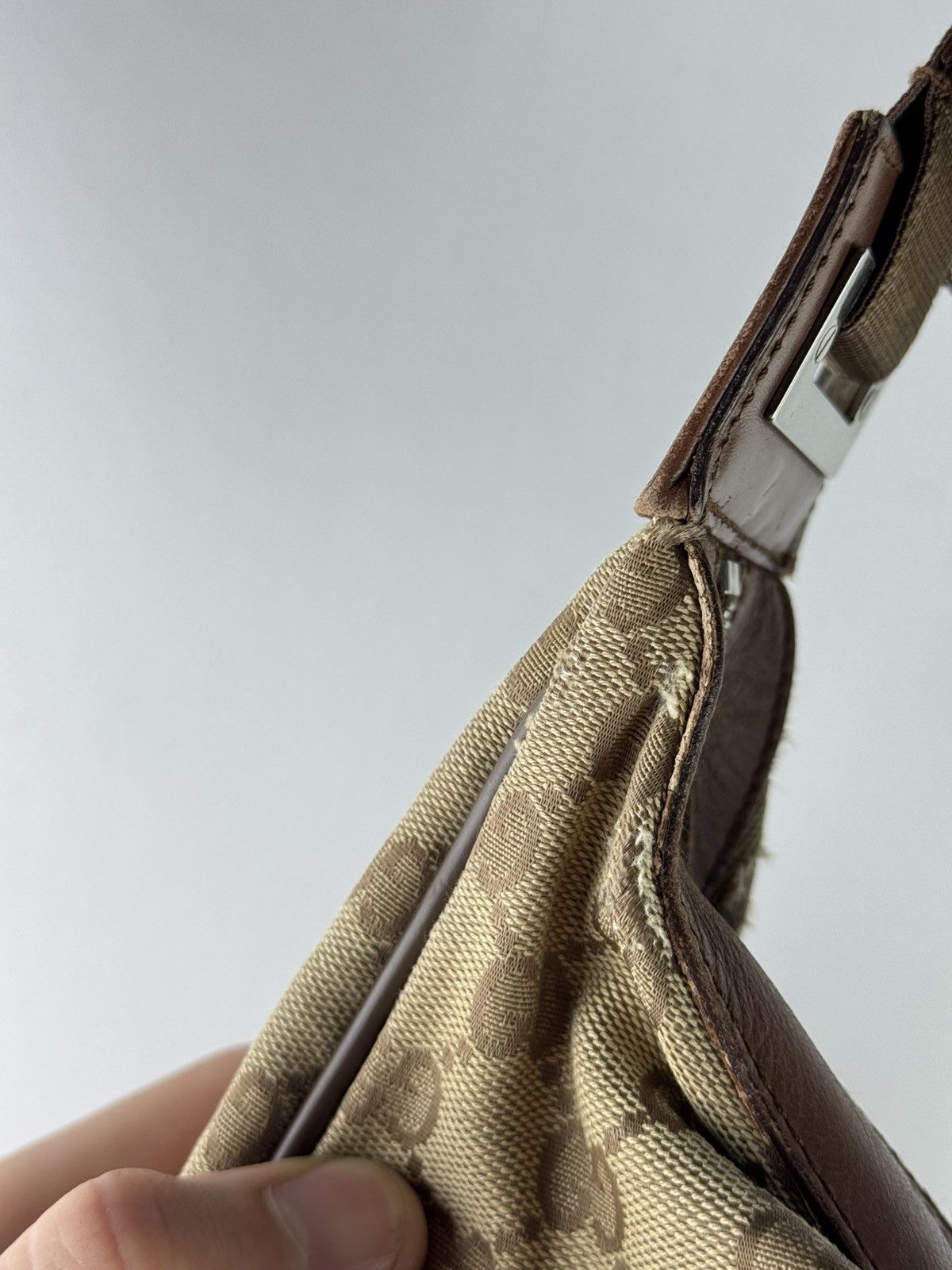 Gucci Vintage Gucci GG Shoulder Canvas Leather Bag Beige 019-0533 Size ONE SIZE - 17 Thumbnail