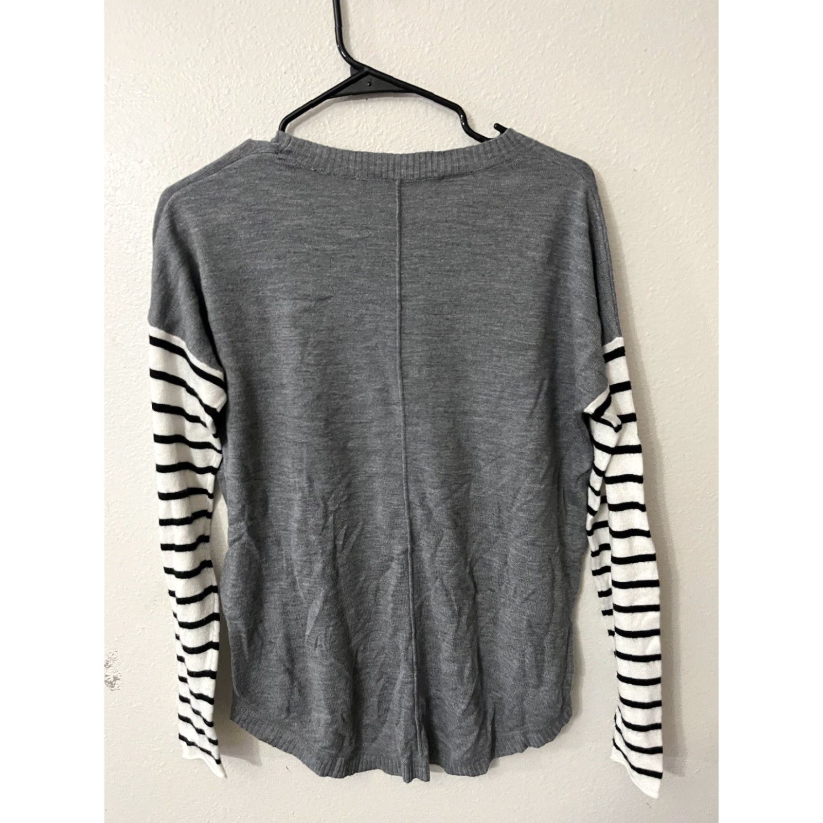French Connection French Connection Gray Striped Long Sleeve Sweater Women’s Small Pullover 100% Acrylic Size S / US 4 / IT 40 - 2 Thumbnail