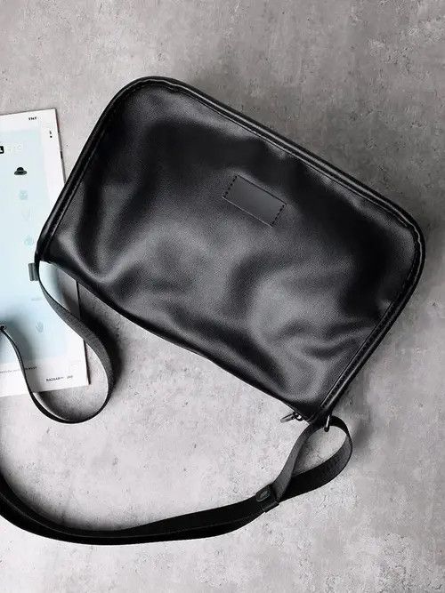 Japanese Brand Fashion y2k faux leather shoulder bag messenger bag casual Size ONE SIZE - 4 Thumbnail