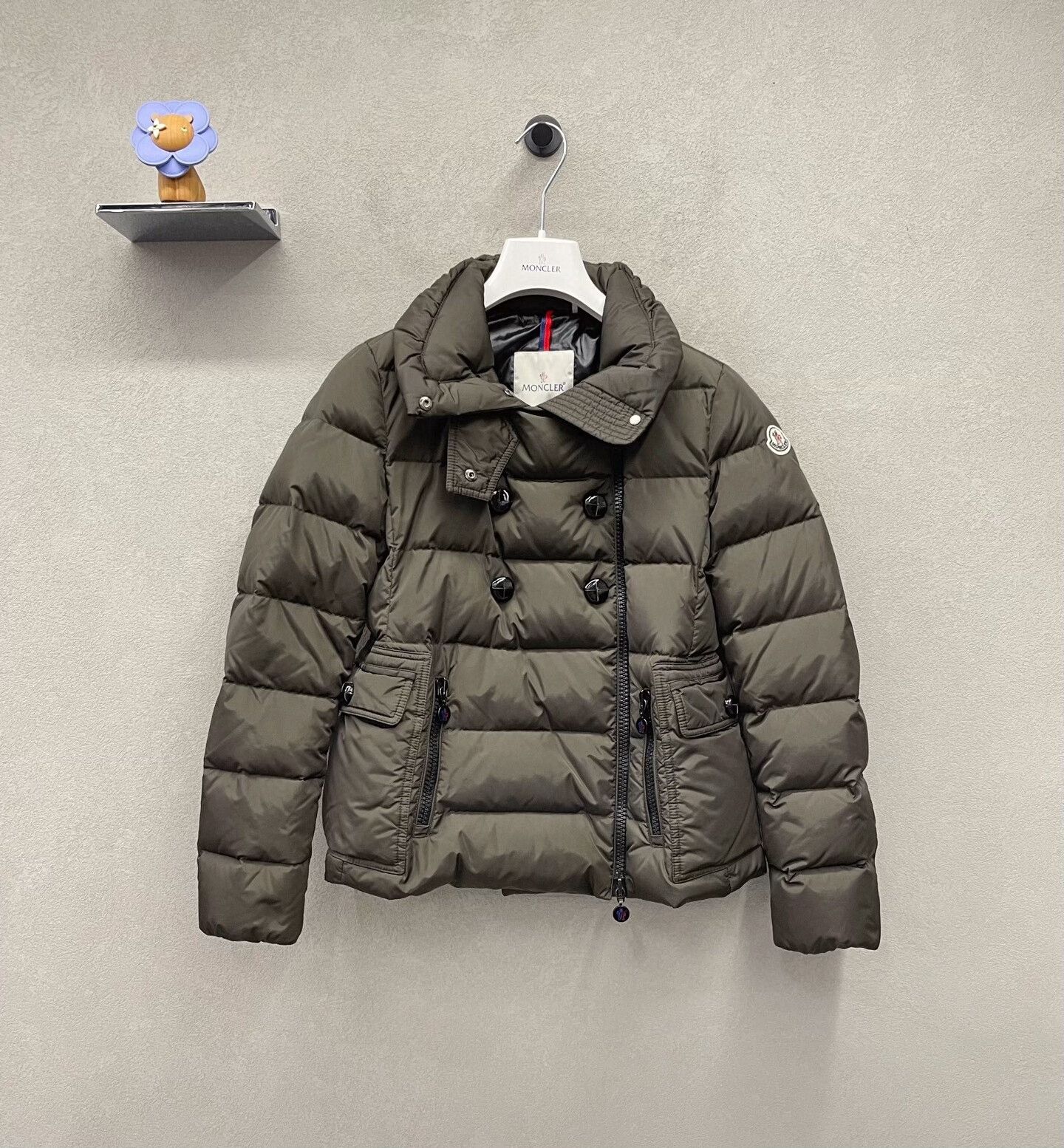 Moncler moncler olive green short down jacket Size US S / EU 44-46 / 1 - 1 Thumbnail