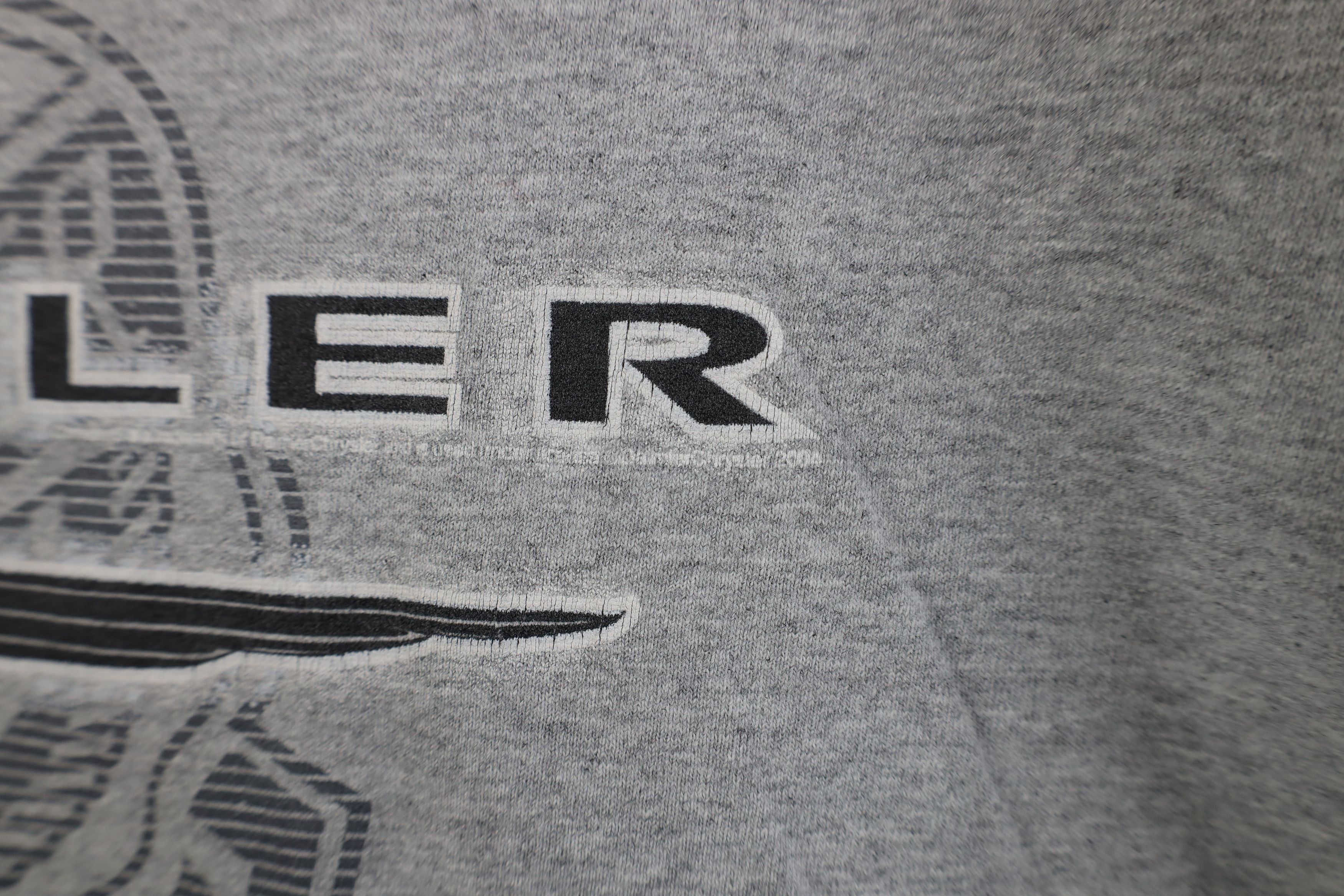 Vintage Vintage Y2K 2004 Daimler Chrysler Motors Car T-Shirt Gray Size US XL / EU 56 / 4 - 7 Thumbnail