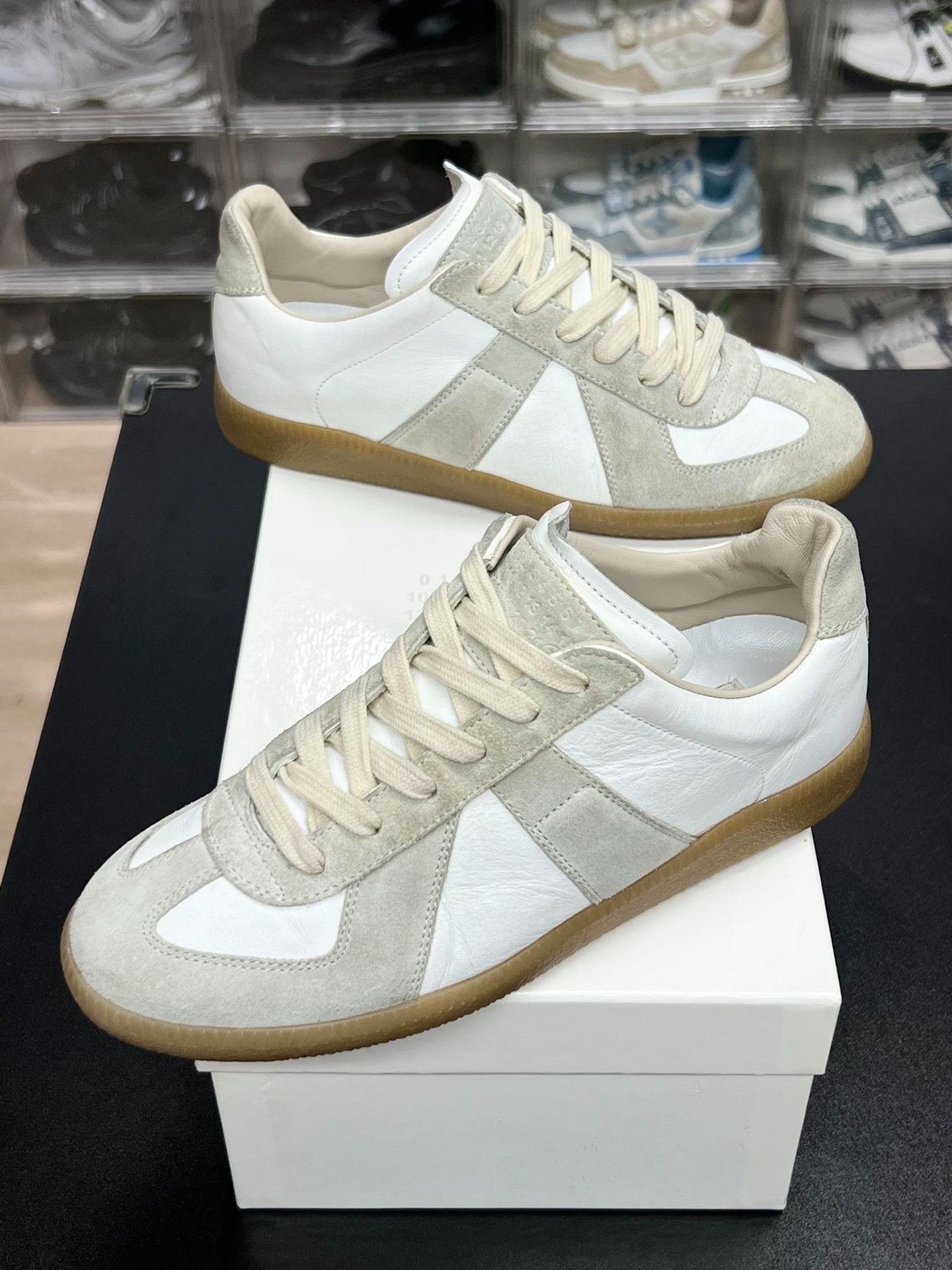 Maison Margiela Maison Margiela White Lowtop Sneakers us_7-5 Women Size US 7.5 / IT 37.5 - 1 Thumbnail