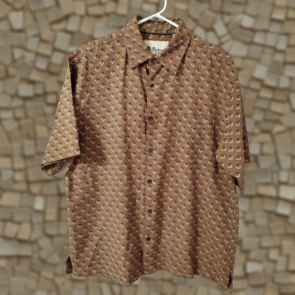 Vintage VINTAGE Vintage Silk Brand Shirt Mens L Polo Brown Square Design 100% Silk Geometric Short Sleeve Button-Up Size US L / EU 52-54 / 3 - 1 Thumbnail