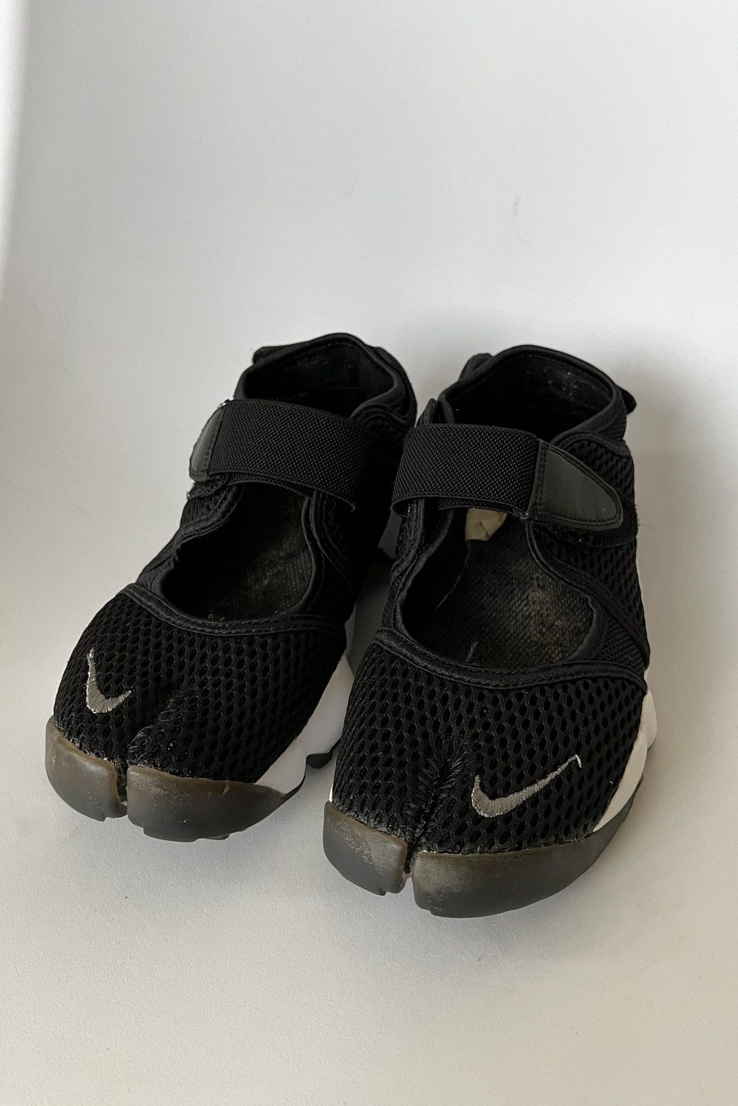 Nike Iconic Nike Air Rift “ Tabi ” Size US 7 / IT 37 - 2 Thumbnail