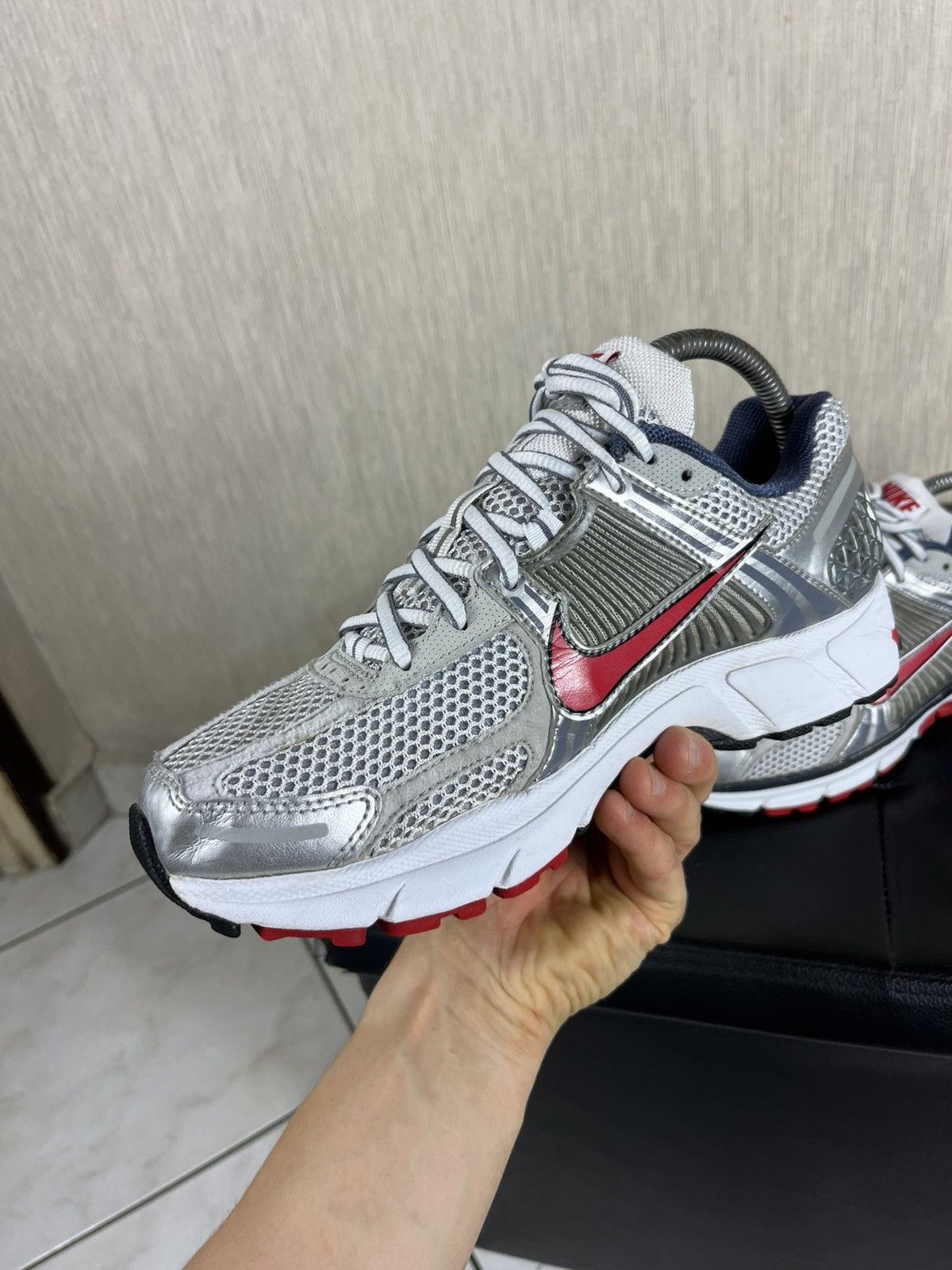 Nike Vintage Nike Vomero 5 mesh y2k silver retro sneakers shoes Size US 8 / EU 41 - 6 Thumbnail