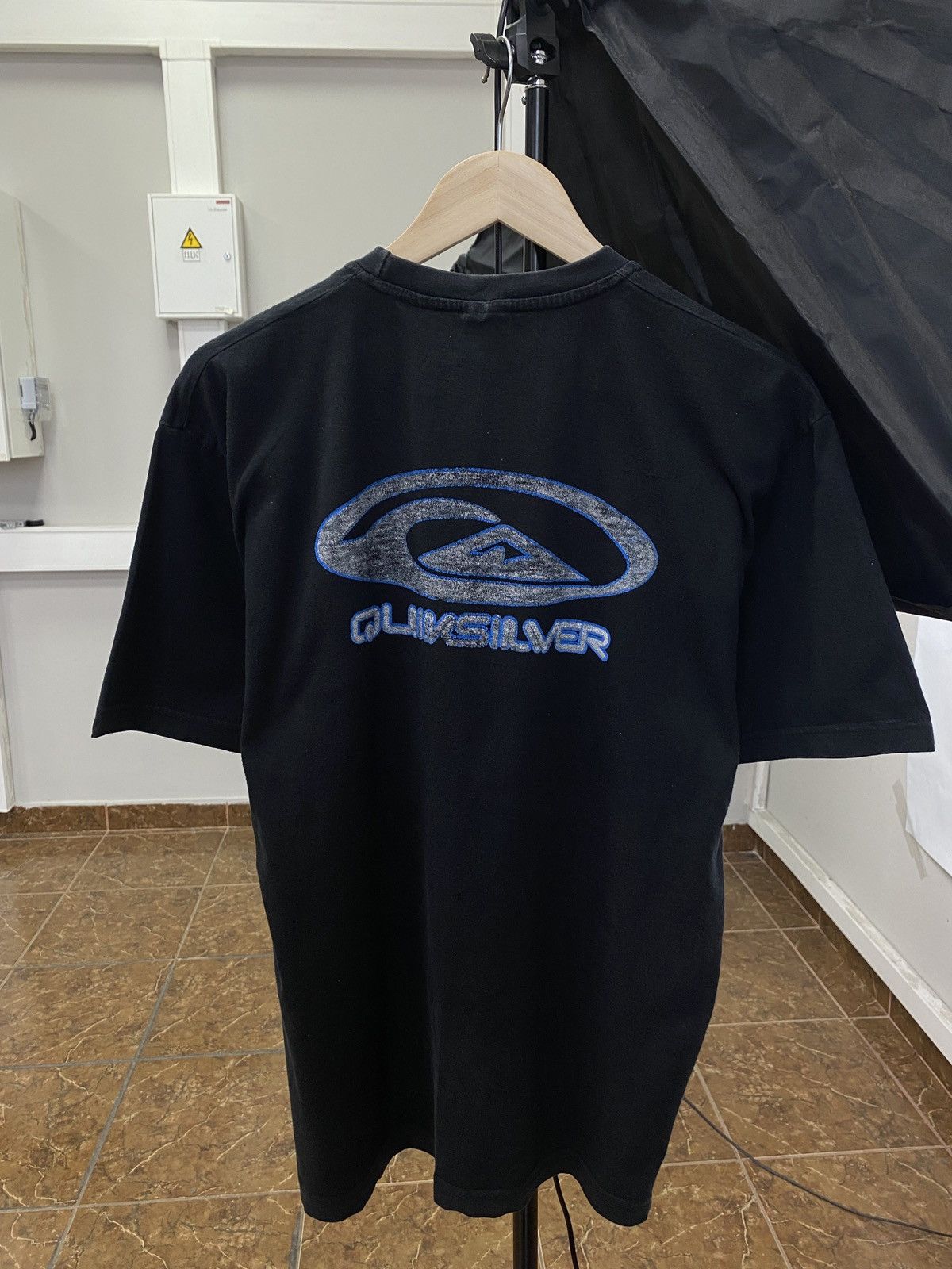 Quiksilver × Vintage Vintage 90s Quiksilver center logo t-shirt rare retro hype Size US L / EU 52-54 / 3 - 1 Thumbnail