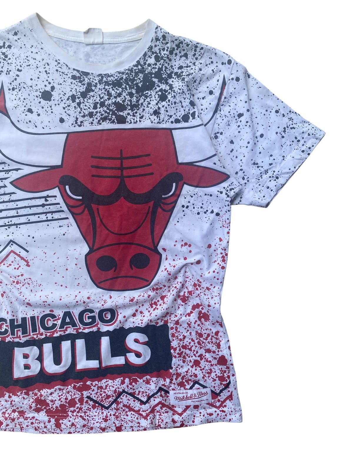 Vintage Mitchell & Ness Chicago Bulls Big Logo All Over Print Tee Size US M / EU 48-50 / 2 - 2 Thumbnail