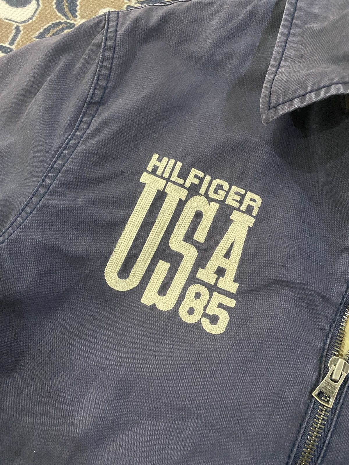Tommy Hilfiger VINTAGE TOMMY HILFIGER BIG SPELLOUT VARSITY Size US XL / EU 56 / 4 - 3 Thumbnail