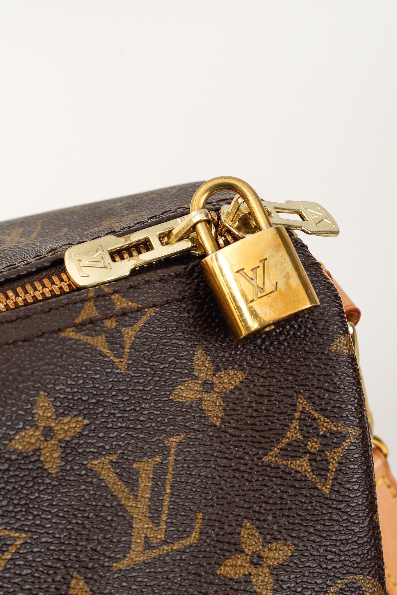 Louis Vuitton Louis Vuitton Monogram Speedy Bandoulière 35 Bag Size ONE SIZE - 10 Thumbnail
