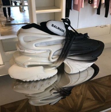 o1w1db0324 Unicorn Sneakers in White Black