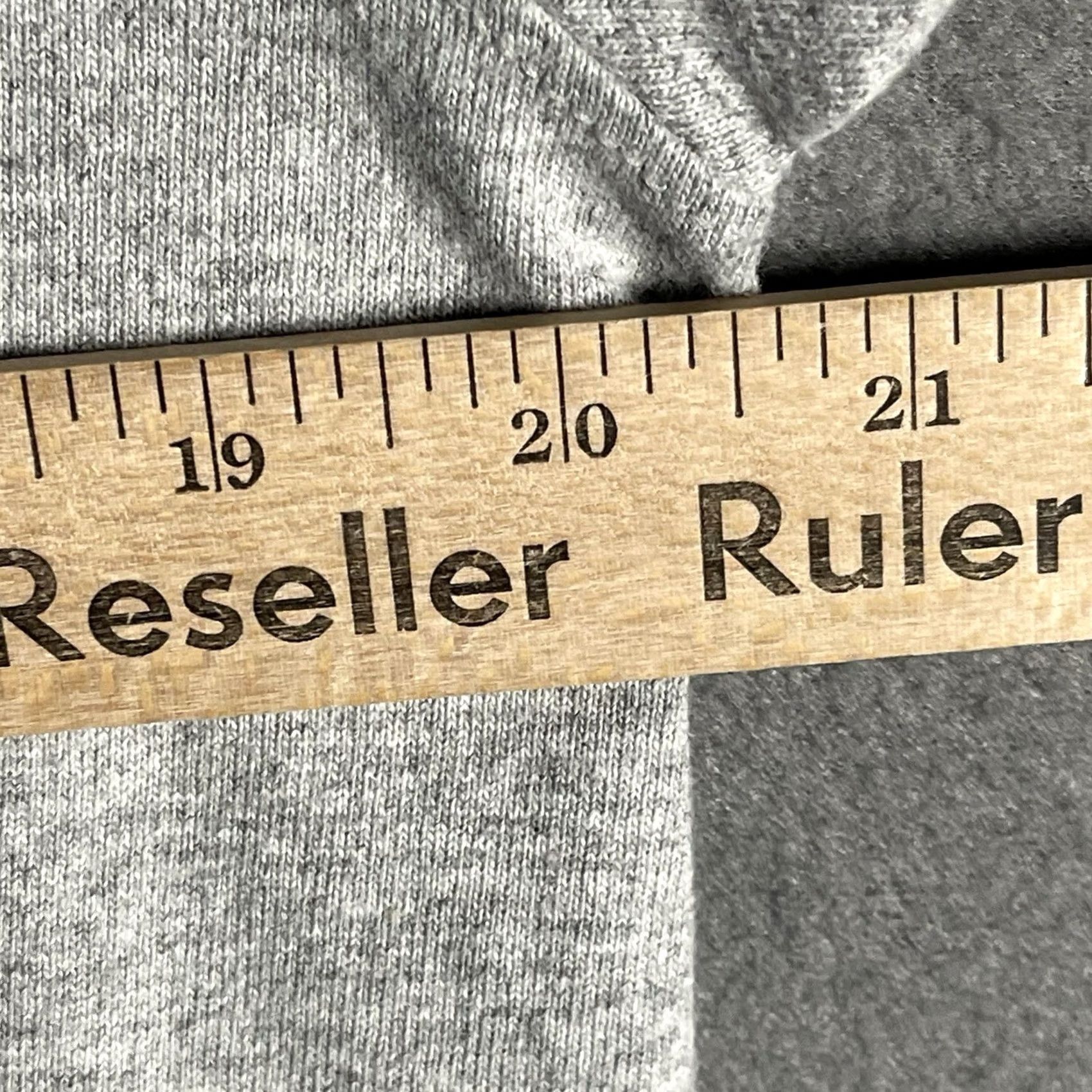 Champion VINTAGE Champion Football T-Shirt Gray Adult Medium Boys? (Note: This line is wrong) Size US M / EU 48-50 / 2 - 6 Thumbnail