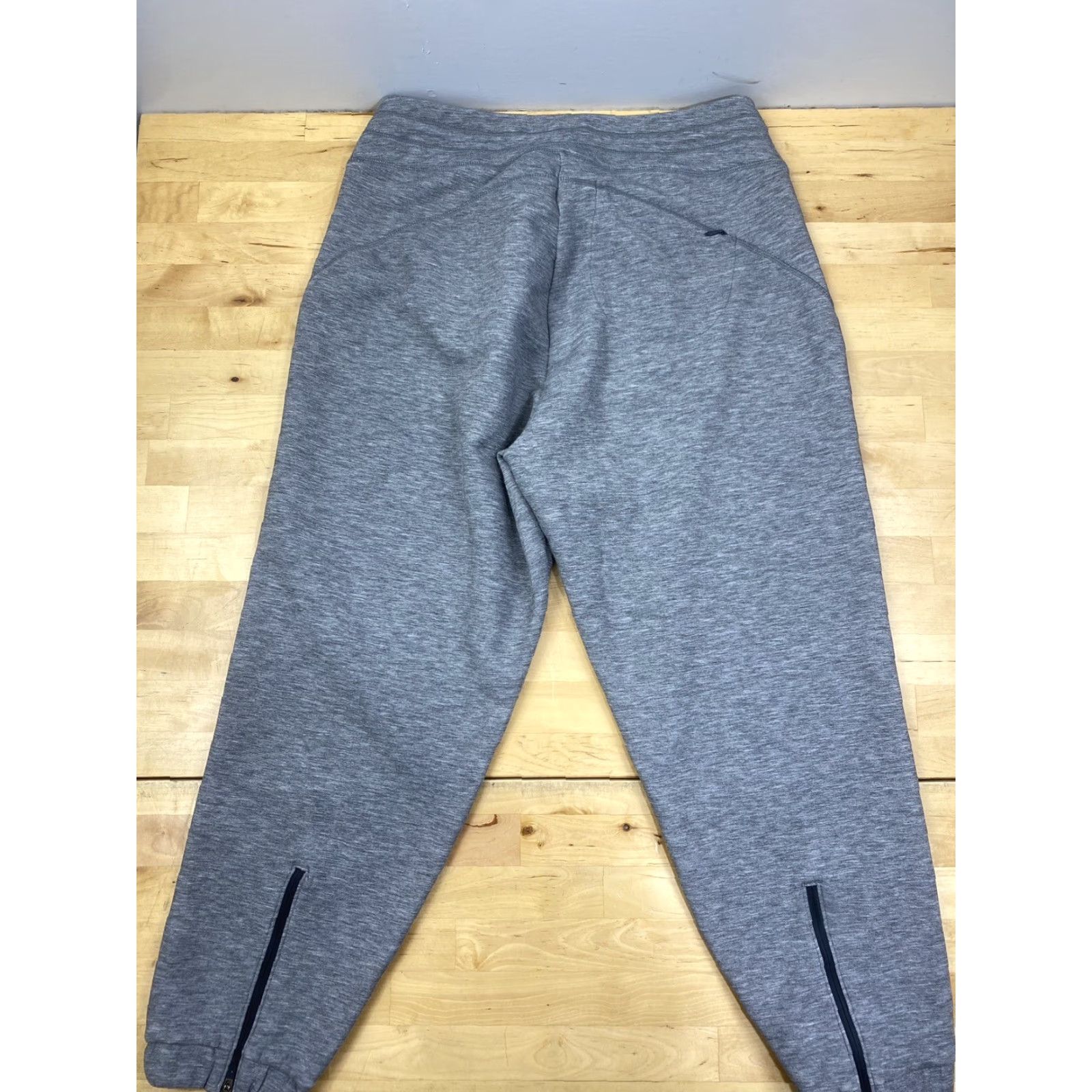Athleta Athleta Womens Capri Joggers M Gray Activewear Yoga Casual Pants Regular Inseam 24 in Size 32" / US 10 / IT 46 - 2 Thumbnail