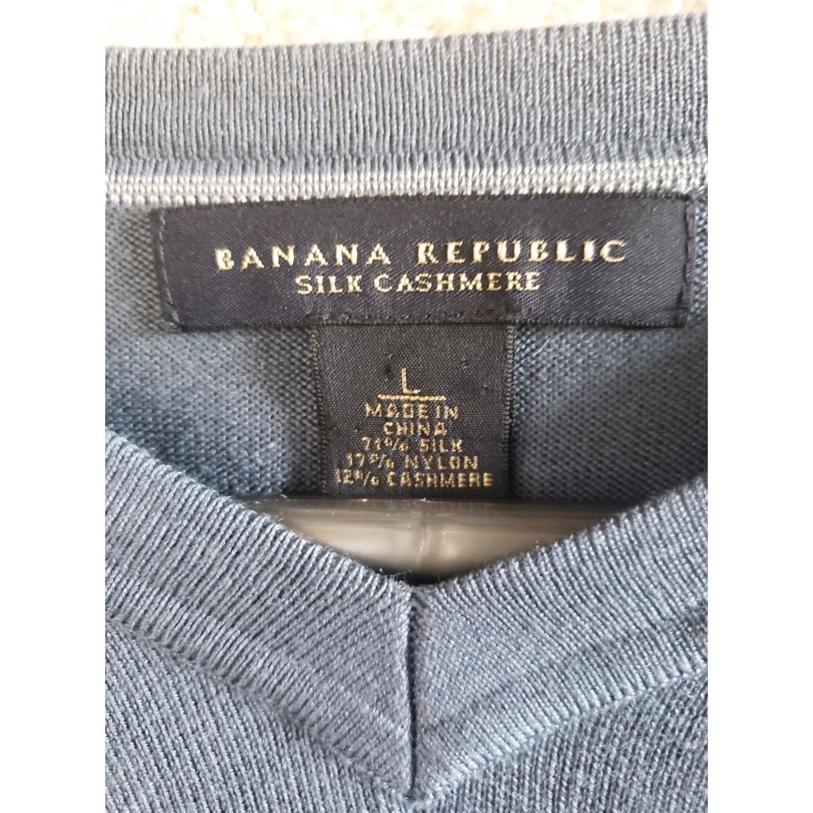 Banana Republic Banana Republic Men’s Blue V-Neck Silk 71% Cashmere 12% Blend Sweater Sz Large L Shirt Mens Regular Knits Pullover Casual Winter Fall Blue Size US L / EU 52-54 / 3 - 6 Thumbnail