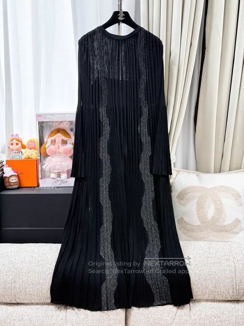 Chanel Chanel Pleated long-sleeved knitted pleated skirt dress Size XS / US 0-2 / IT 36-38 - 1 Thumbnail