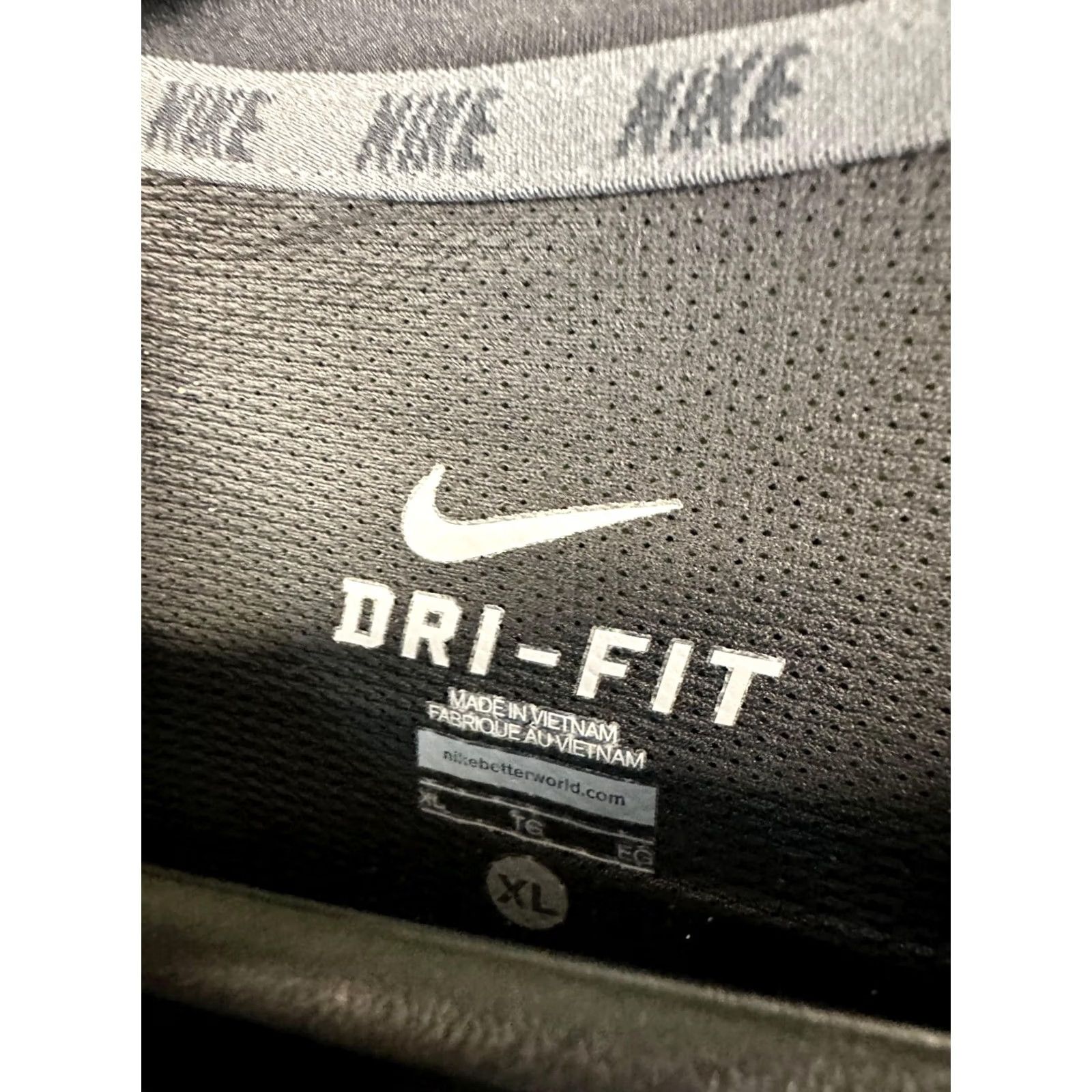 Nike NIKE TRAINING SHIRT MENS XL T-SHIRT RUNNING 100% POLYESTER BLACK GREEN Slim Fit Short Sleeve Sports Jersey Size US XL / EU 56 / 4 - 7 Thumbnail