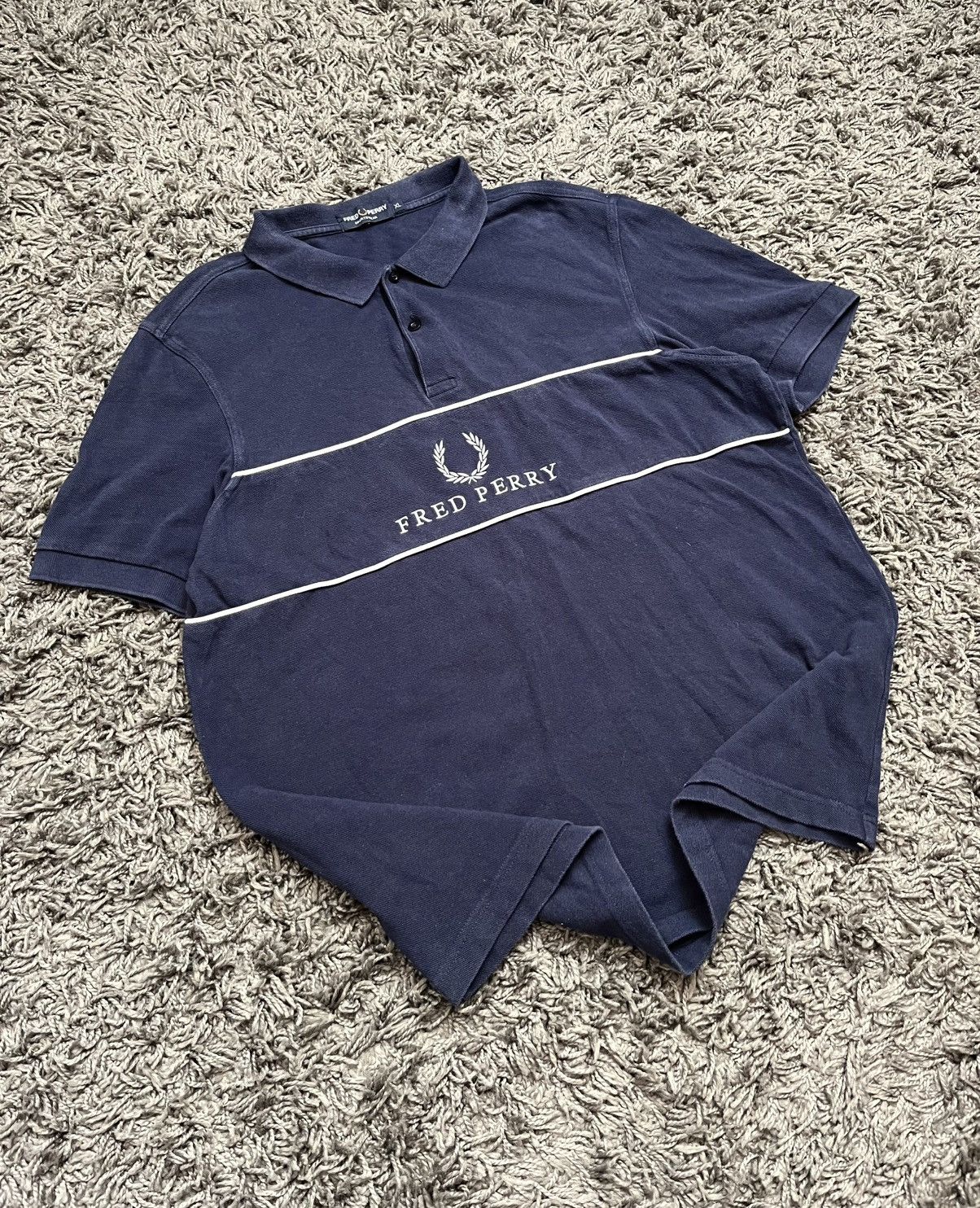 Fred Perry Vintage Fred Perry 90s Style Spellout Center Logo Polo Size US XL / EU 56 / 4 - 1 Thumbnail