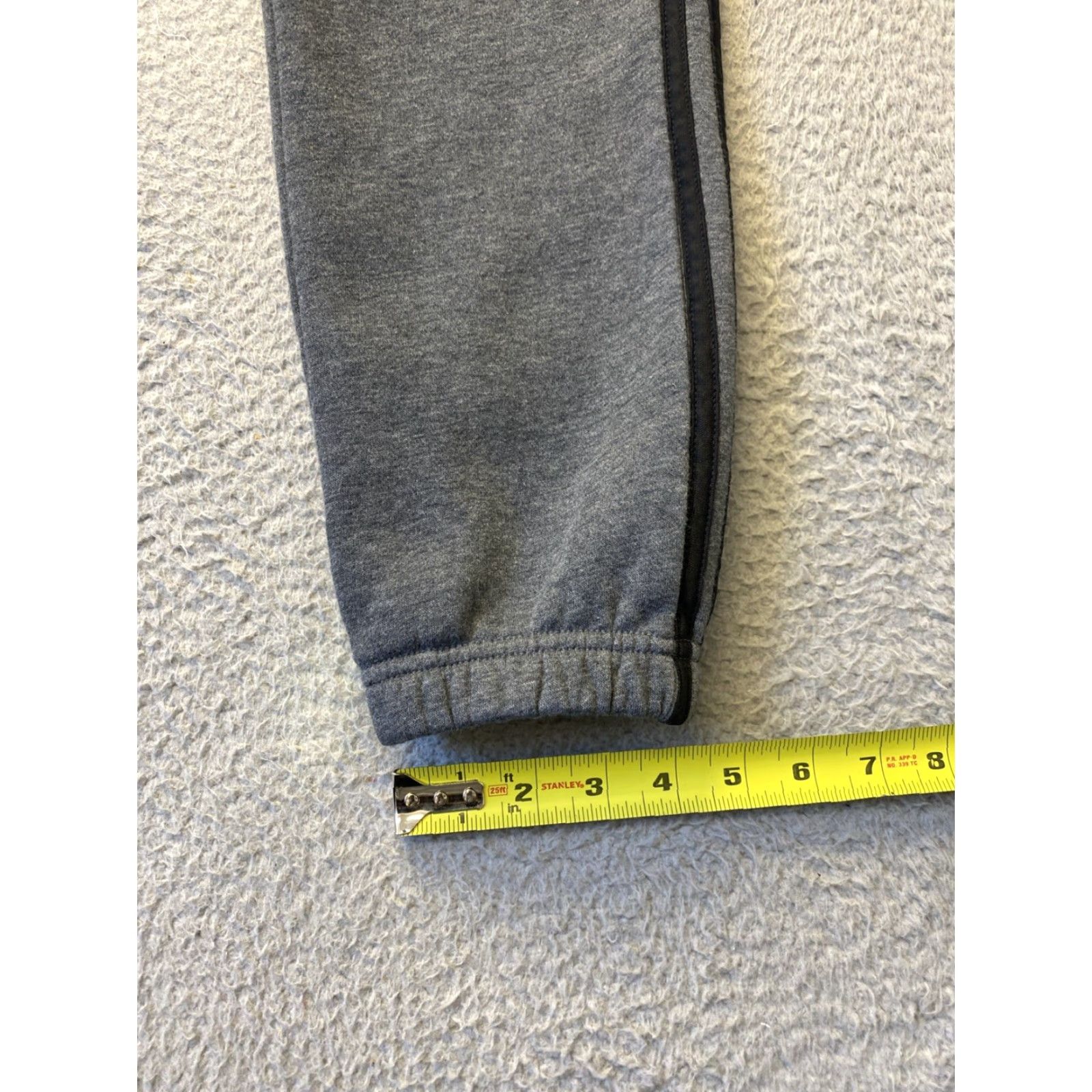 Adidas MENS ADIDAS FLEECE TAPERED CUFF JOGGER PANTS ACTIVEWEAR GRAY M 3 STRIPE Size US 31 - 5 Thumbnail