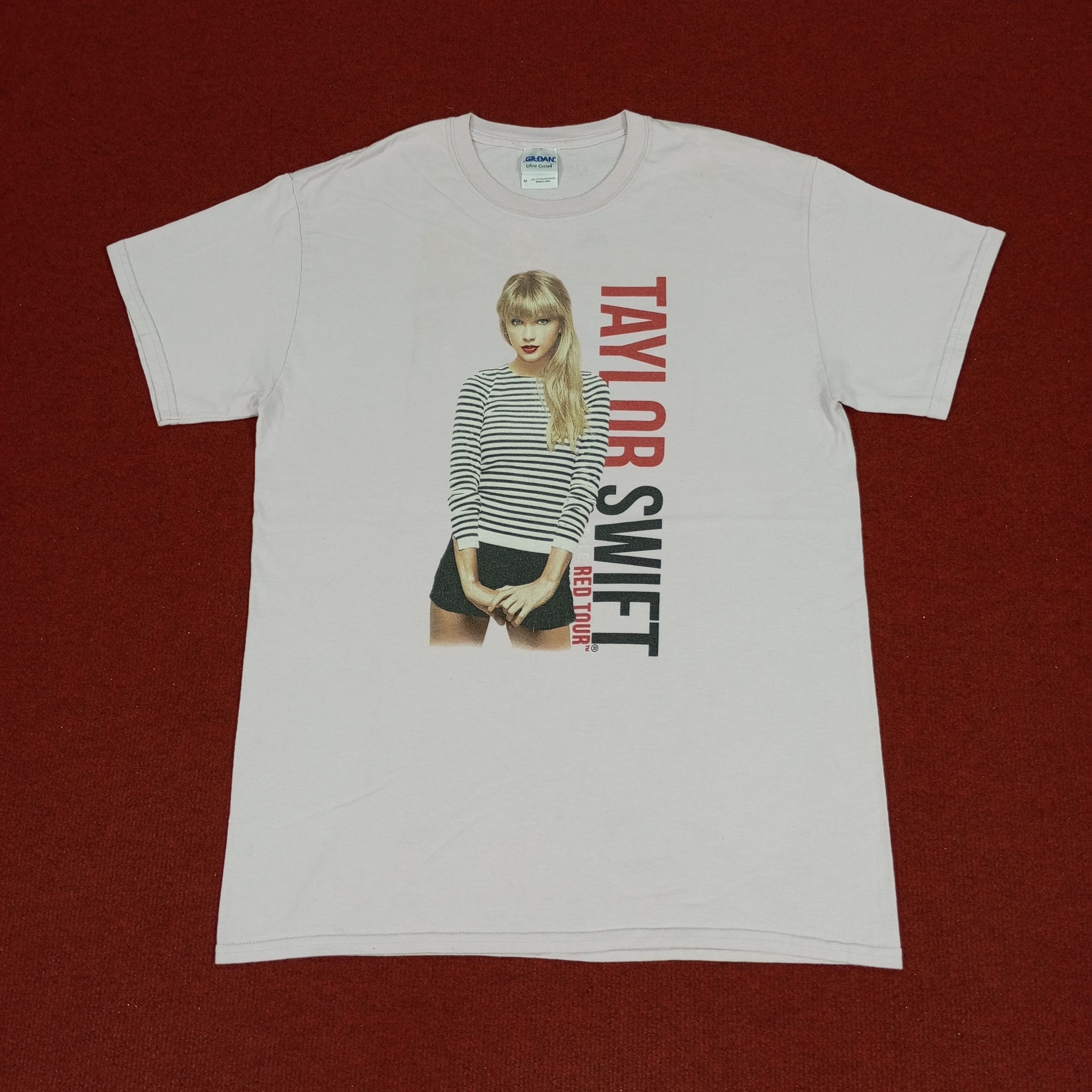 Band Tees × Vintage Taylor Swift Singer Music Red Tour Tshirt Size US M / EU 48-50 / 2 - 1 Thumbnail