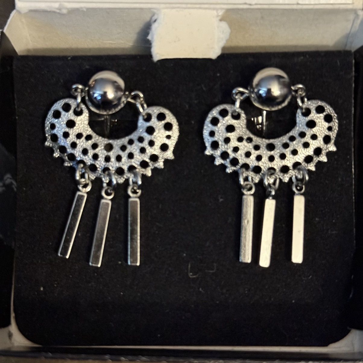 Vintage Vintage Sarah Coventry Charisma silver tone clip on earrings Size ONE SIZE - 5 Thumbnail
