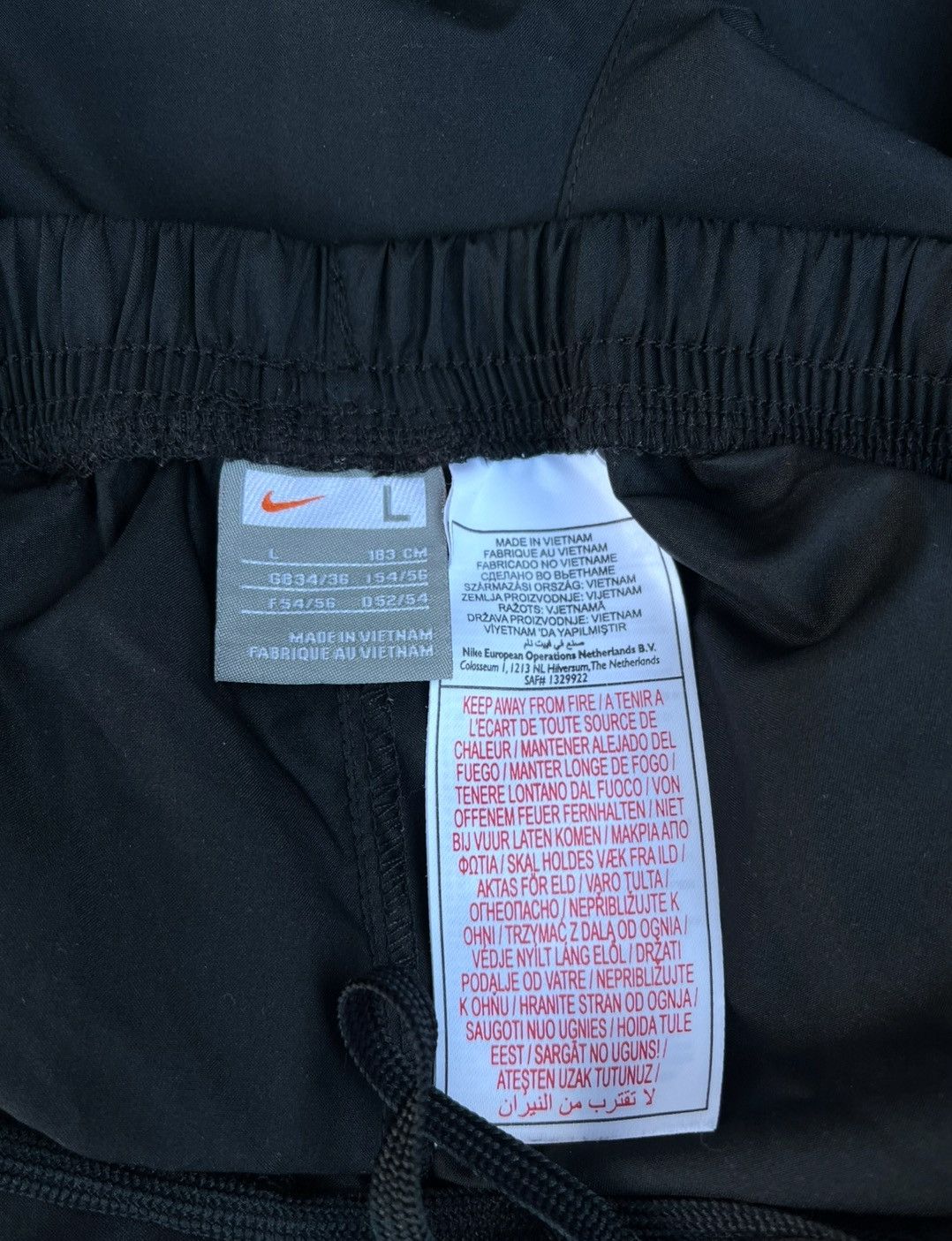 Nike Vintage Nike Swoosh Track Suit Nylon Y2K Windbreaker Rare Size US L / EU 52-54 / 3 - 19 Thumbnail