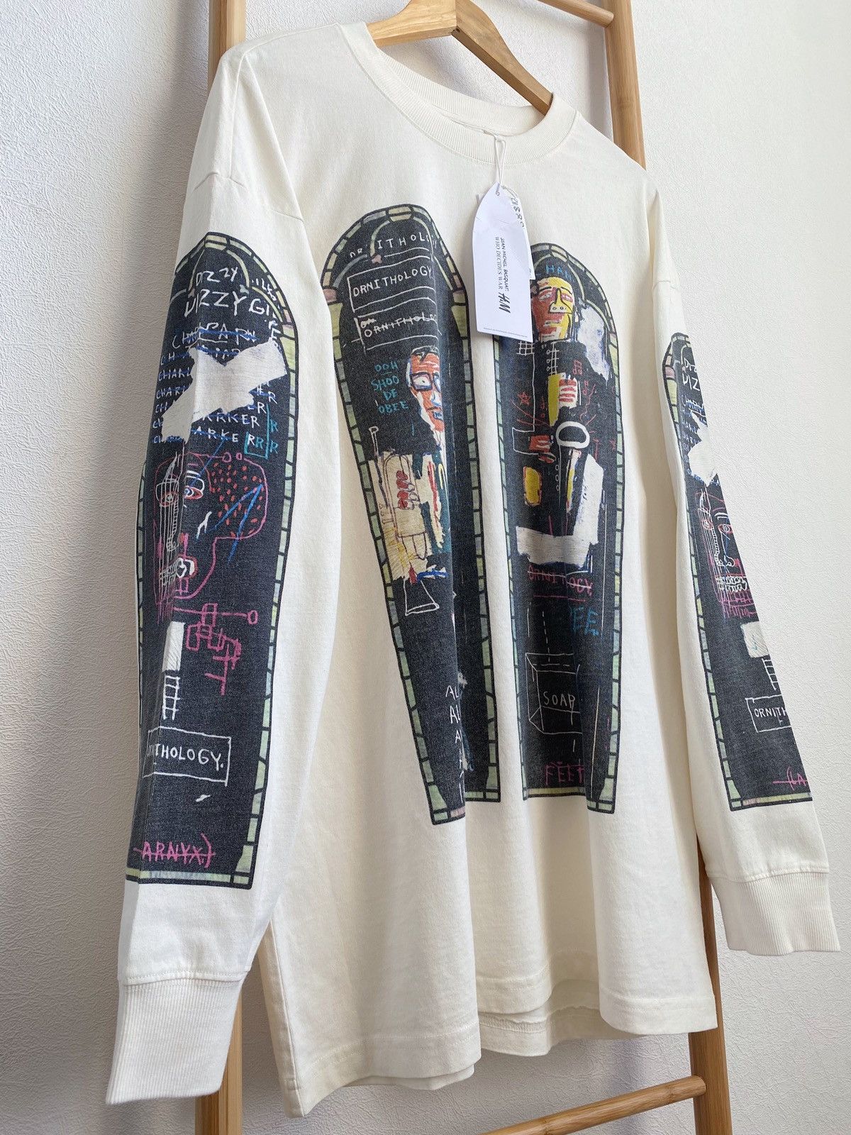 H&M × Jean-Michel Basquiat × Who Decides War WHO DECIDES WAR x BASQUIAT x H&M LONG SLEEVE RELAXED T-SHIRT Size US L / EU 52-54 / 3 - 6 Thumbnail