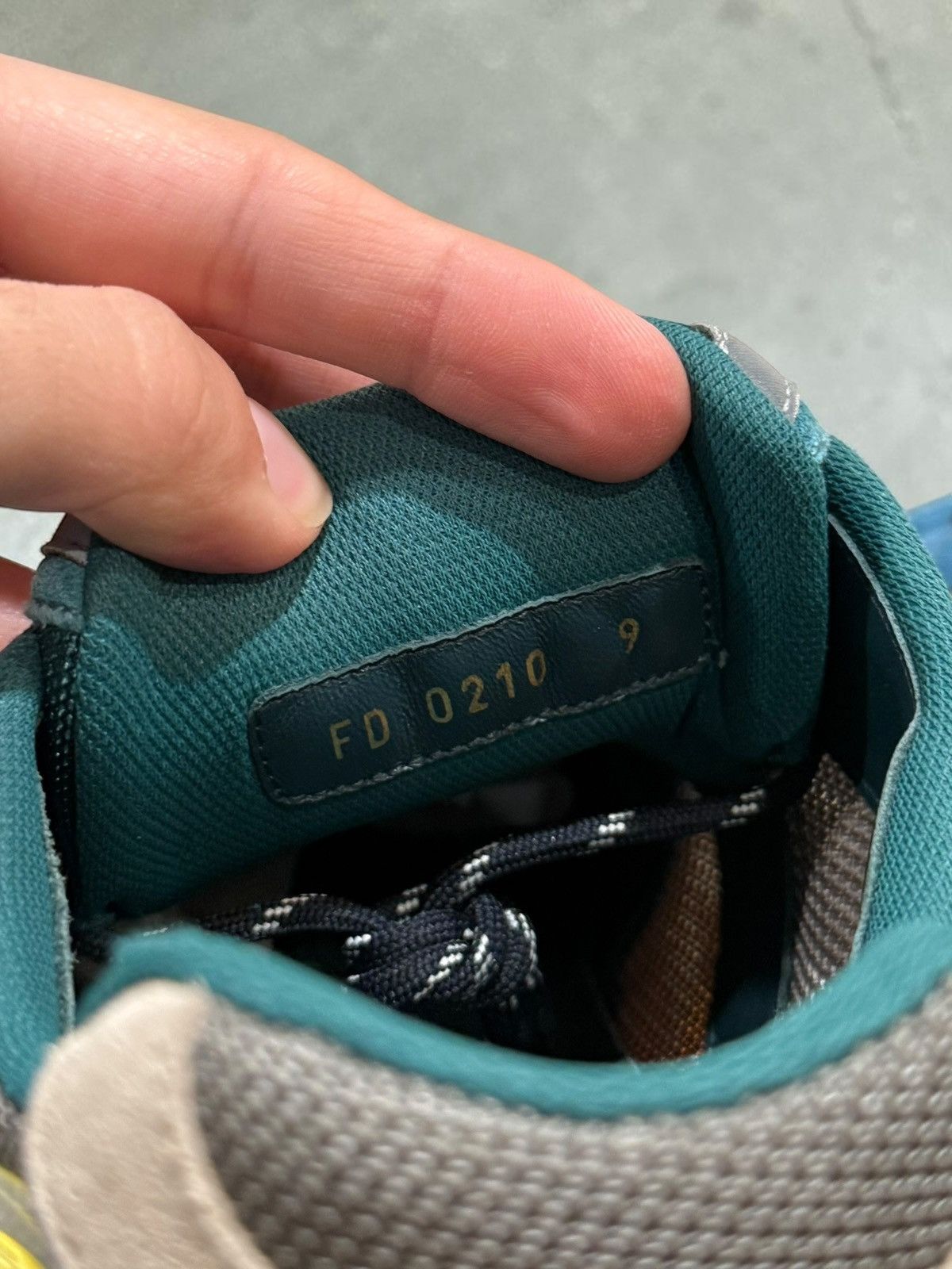 Louis Vuitton LV Louis Vuitton Trail Sneaker blue beige yellow size 9 Size US 9 / EU 42 - 9 Thumbnail