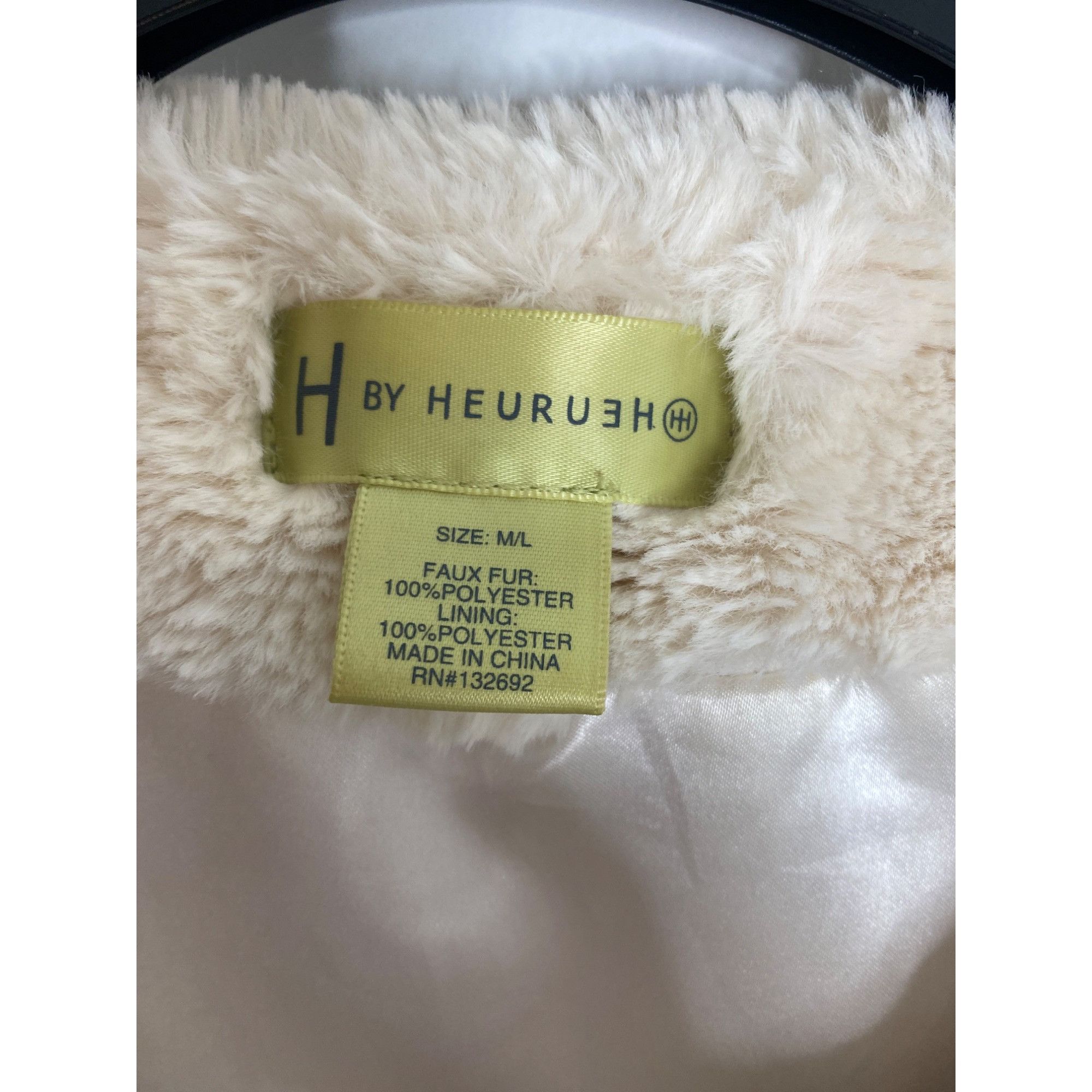 Designer H BY HEURUEH WOMEN'S BLACK AND WINTER WHITE FAUX FUR VEST SZ Size M / US 6-8 / IT 42-44 - 4 Thumbnail