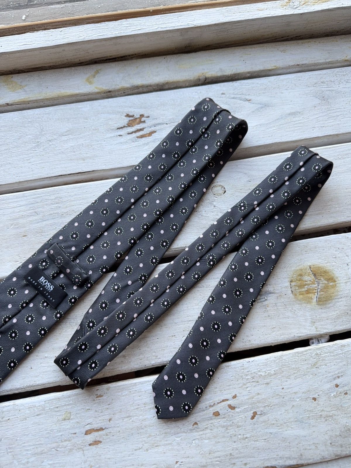 Designer × Hugo Boss Hugo Boss Silk Tie Black Pink Dot Medallion Italy Size ONE SIZE - 7 Thumbnail