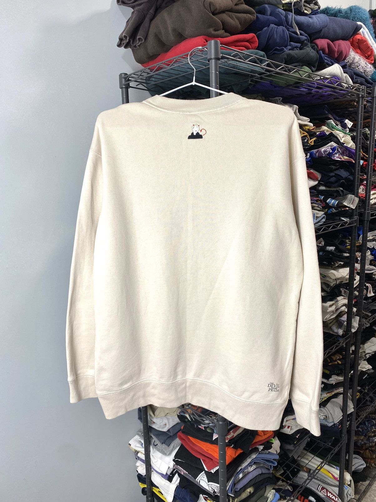 Uniqlo Uniqlo The Devil Wears Prada Movie Sweatshirt Hype Size US S / EU 44-46 / 1 - 2 Thumbnail