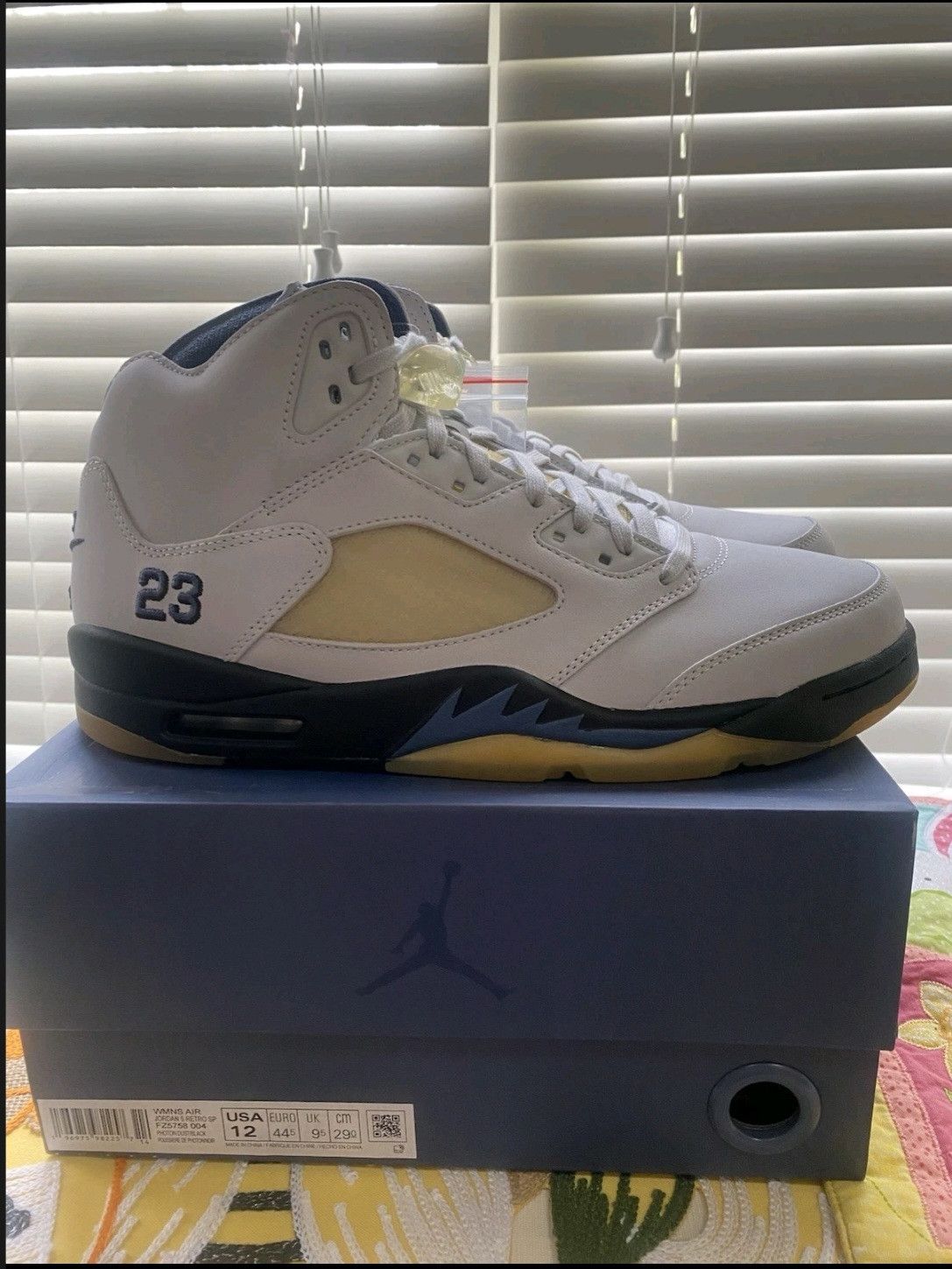 Jordan Brand Nike Air Jordan Retro 5 Wmns A Ma Maniére Dawn Size 12 DS Size US 12 / IT 42 - 3 Thumbnail