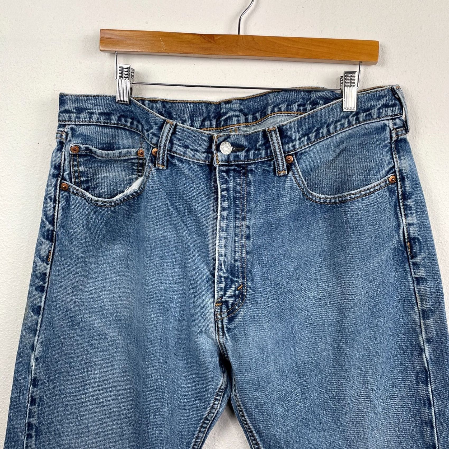 Levi's VINTAGE Levis 505 Jeans Shirt? Levi's 505 Regular Fit 5-Pocket Denim Blue Medium Wash 38x32 38x30 Inseam 32 5-Pocket Design Mens Jeans Size US 38 / EU 54 - 4 Thumbnail