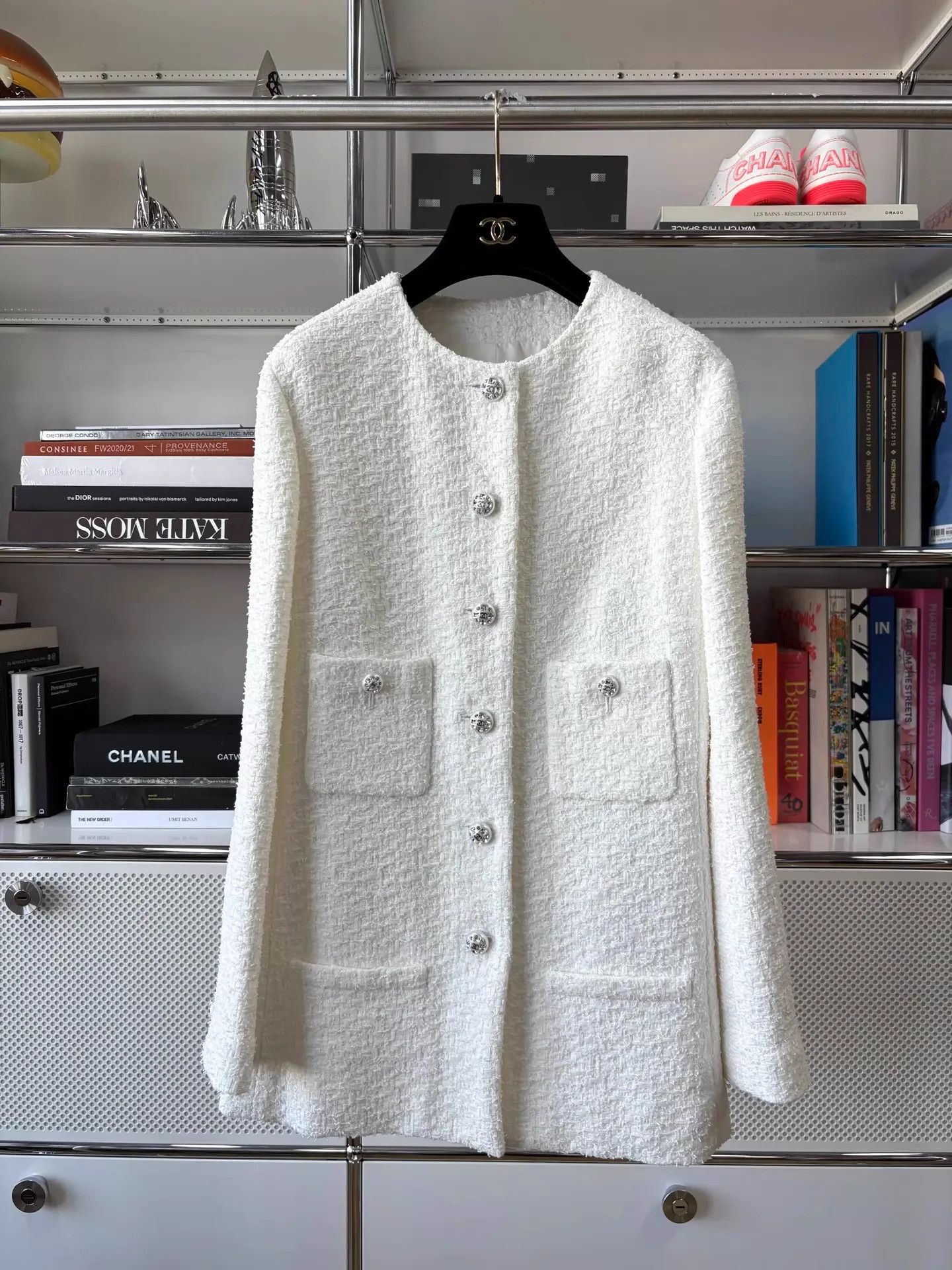 Chanel Chanel 23S White Tweed 4-Pocket CC Crystal Button Jacket 36 Size XS / US 0-2 / IT 36-38 - 1 Thumbnail