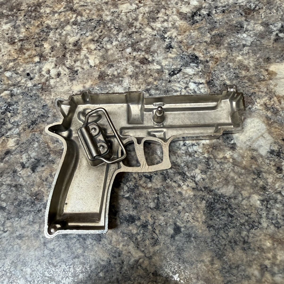 B.B. Simon GUN THEME BELT BUCKLE ENCRUSTED SPARKLING CRYSTALS LARGE Size ONE SIZE - 3 Thumbnail
