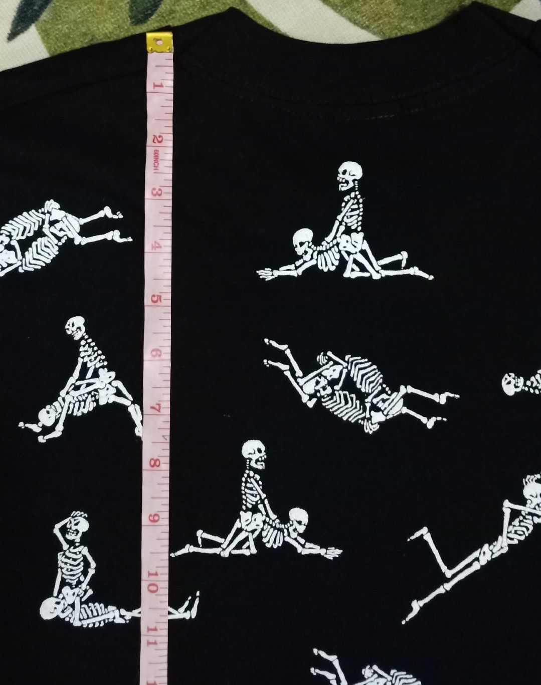 Fashion Victim × basketcase gallery Vintage 90s Fashion Victim Skeleton Sex Positions T-shirt Size US L / EU 52-54 / 3 - 18 Thumbnail