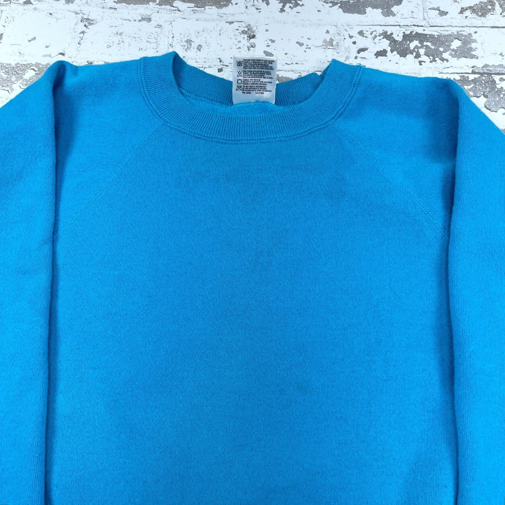 Hanes VINTAGE Hanes Sweatshirt Women 2X Blue Crew Neck Pullover Graphic Embroidered Logo Nature Animal 90s Wolf Cub All Seasons Casual Womens Size XXL / US 16-18 / IT 52-54 - 4 Thumbnail