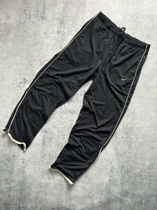 Vintage Embroidered Black Nike SweatPants , Size