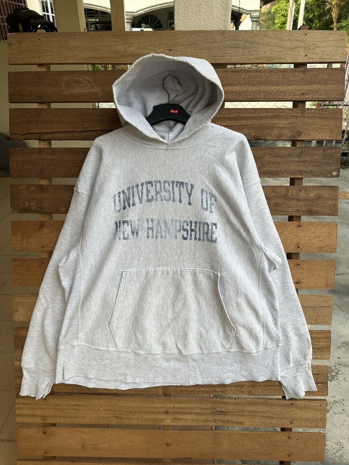 Champion Vintage 90s Champion Reverse Weave Uni Hampshire Hoodie Size US XL / EU 56 / 4 - 1 Thumbnail