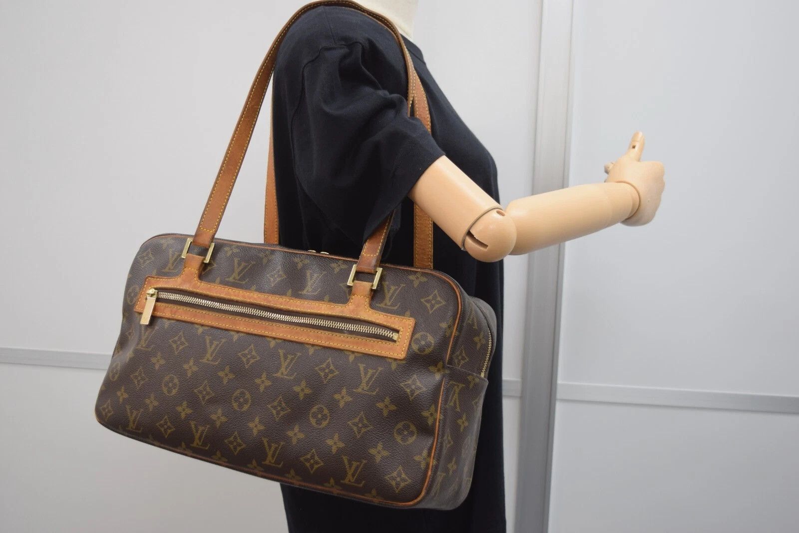 Louis Vuitton Louis Vuitton Cite GM Shoulder Bag Monogram M51181 Size ONE SIZE - 2 Thumbnail