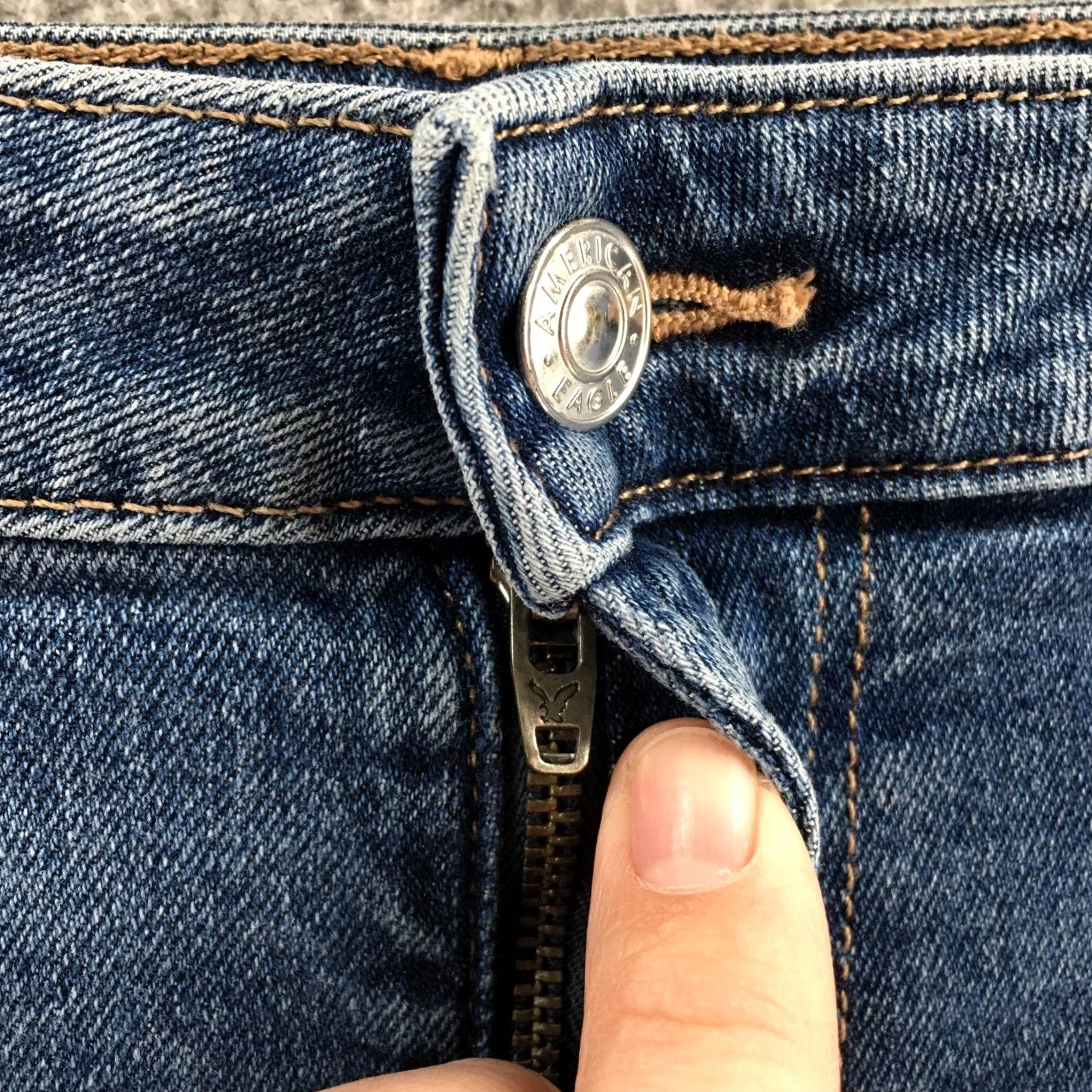 American Eagle Outfitters American Eagle Outfitters Jeans Womens 18R Cropped Blue Denim Zip Stretch 5-Pocket Regular Rise Modern Fit Womens - Mens? Size 40" / US 18 - 4 Thumbnail