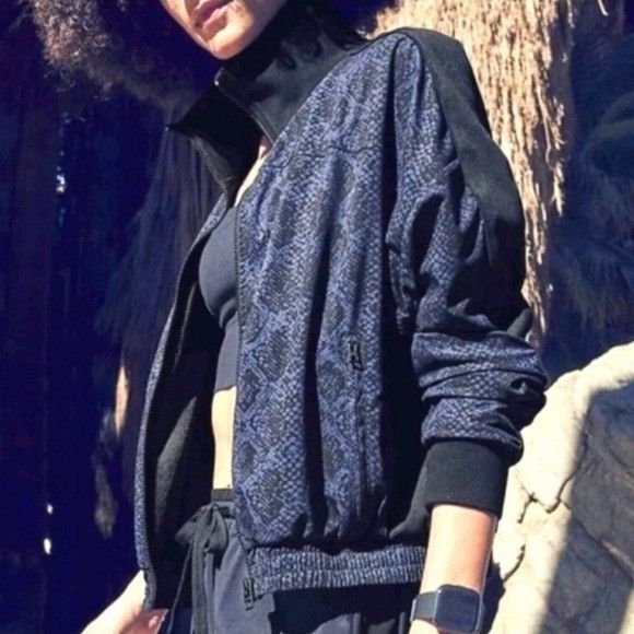 Athleta Athleta Brooklyn Snake Python Print Blue Black Track Bomber Size S / US 4 / IT 40 - 1 Thumbnail