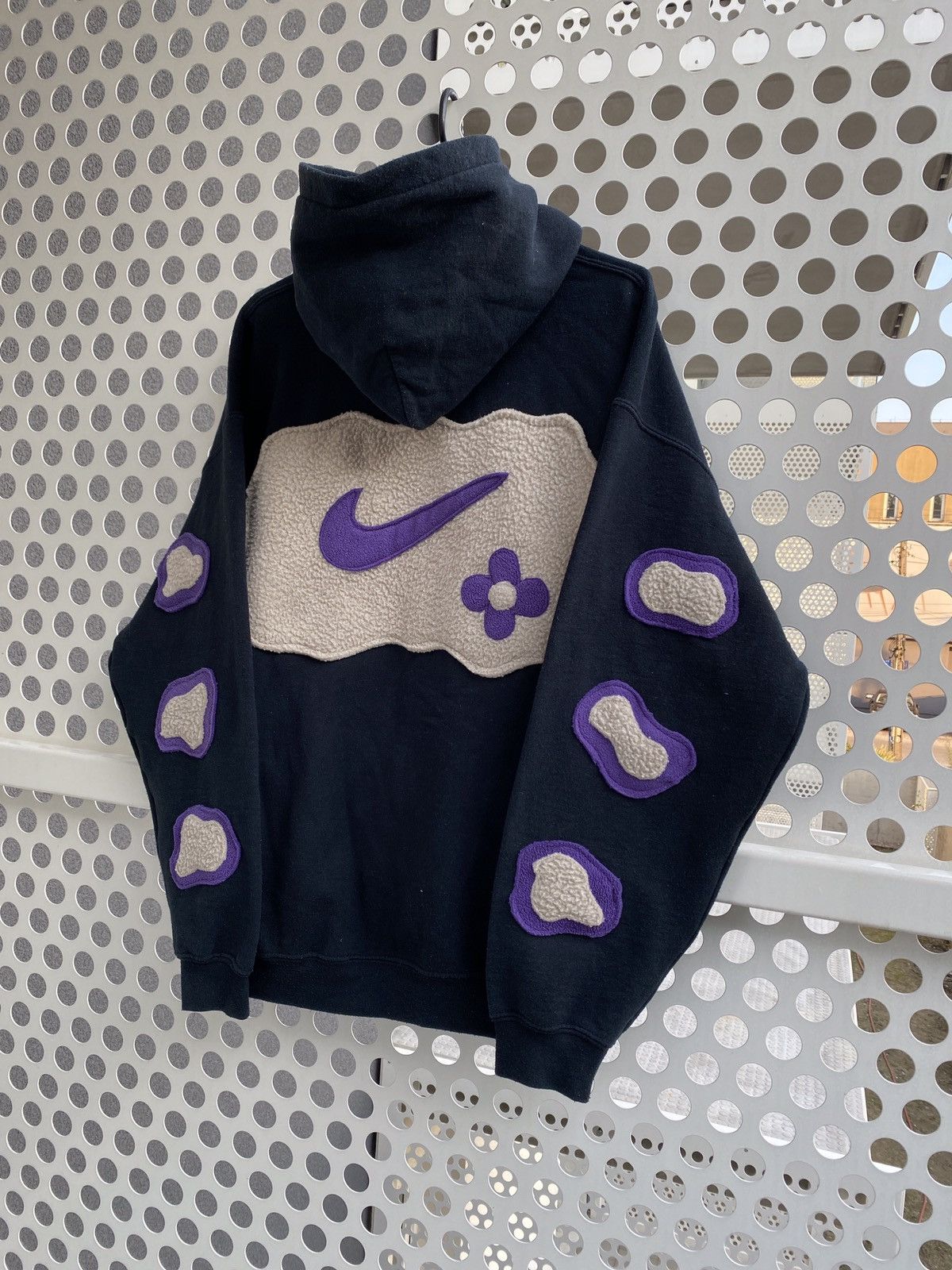 Nike × Vintage Vintage Nike Custom Skelet Center Swoosh Oversize Hoodie Y2K Size US L / EU 52-54 / 3 - 5 Thumbnail