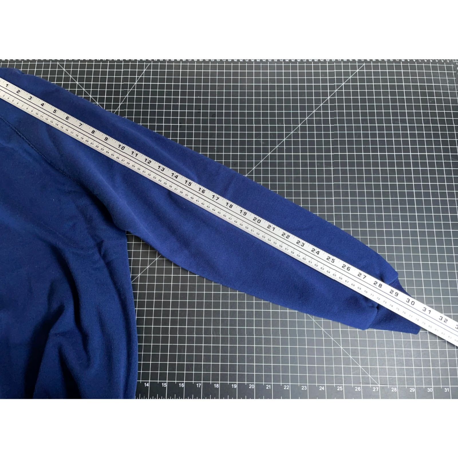 Tultex VINTAGE Tultex Sweatshirt Raglan Sleeve Dark Blue 80s Repurposed Medium Adult Mens Raglan Sleeve Size US M / EU 48-50 / 2 - 7 Thumbnail