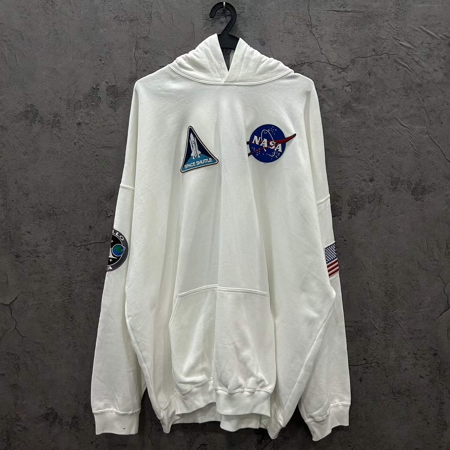 Balenciaga Balenciaga x NASA Logo Hoodie White Size S Size US S / EU 44-46 / 1 - 1 Thumbnail