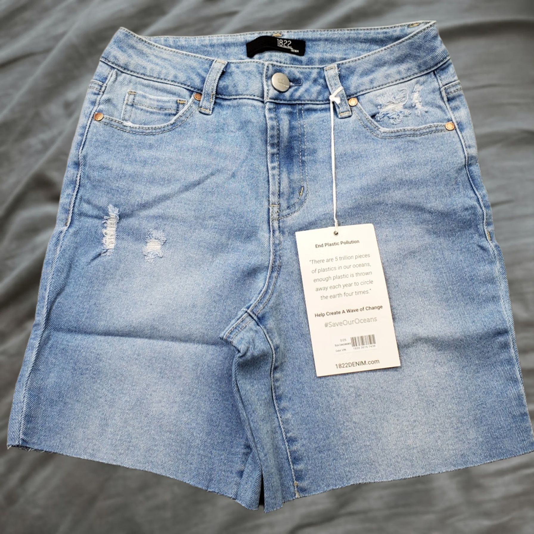 Vintage 1822 Denim Womens Size 0 Bermuda Shorts Blue Distressed Raw Hem High Rise Stretch 6.5 Inseam 12.5" Waist 25" NWT Summer Casual Size 25" / US 0 / IT 36 - 1 Thumbnail