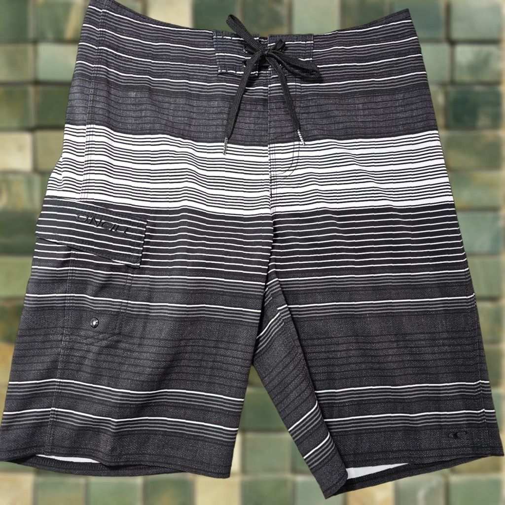 O'Neill **Mens O'Neill Black Striped Swim Trunks 28** User: **O'Neill Mens Black Striped Swim Trunks Size 28** Size US 28 / EU 44 - 1 Thumbnail