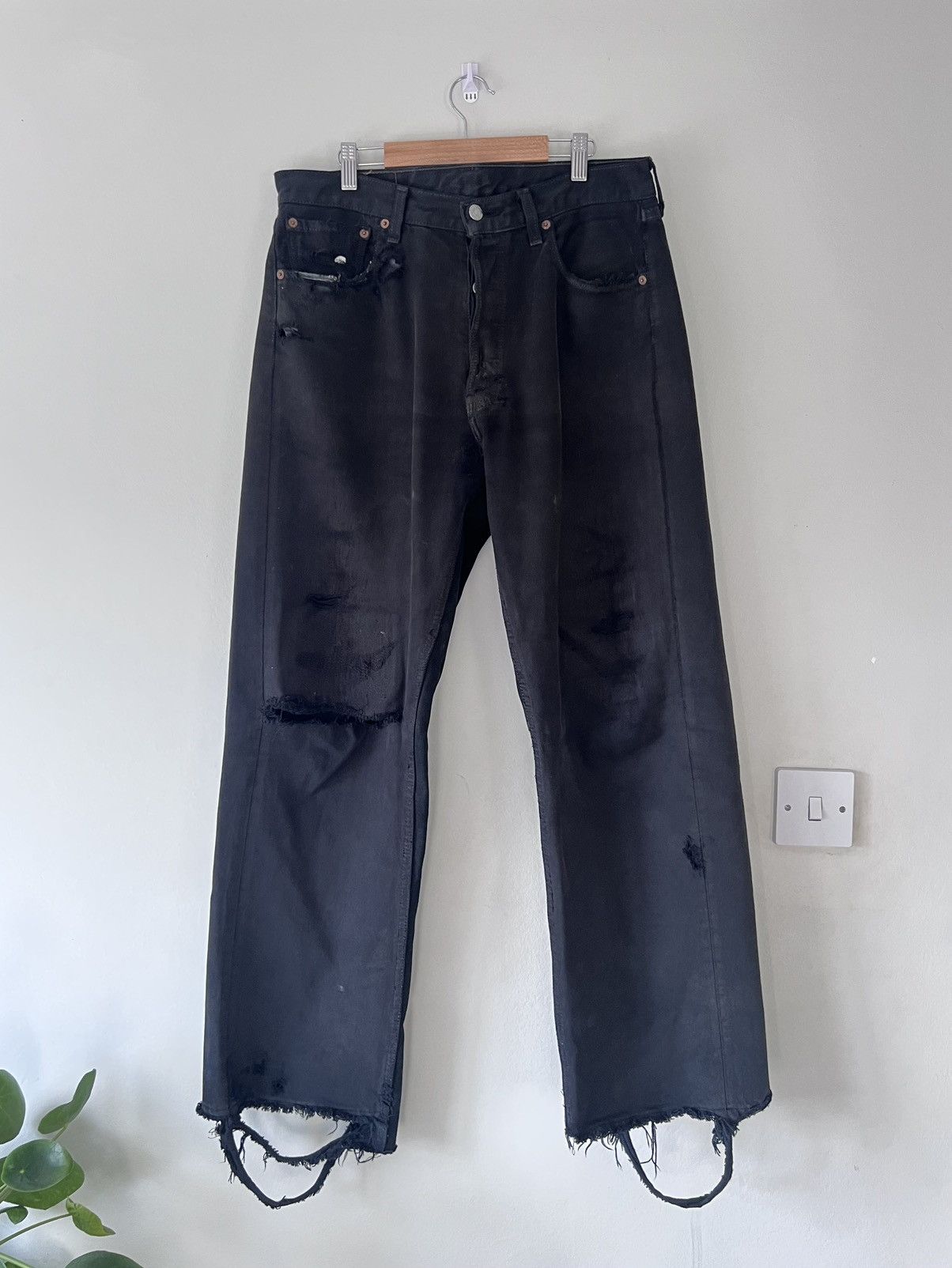 Vintage Beautiful Vintage Faded Wide Leg Levi’s Denim Size US 32 / EU 48 - 1 Thumbnail