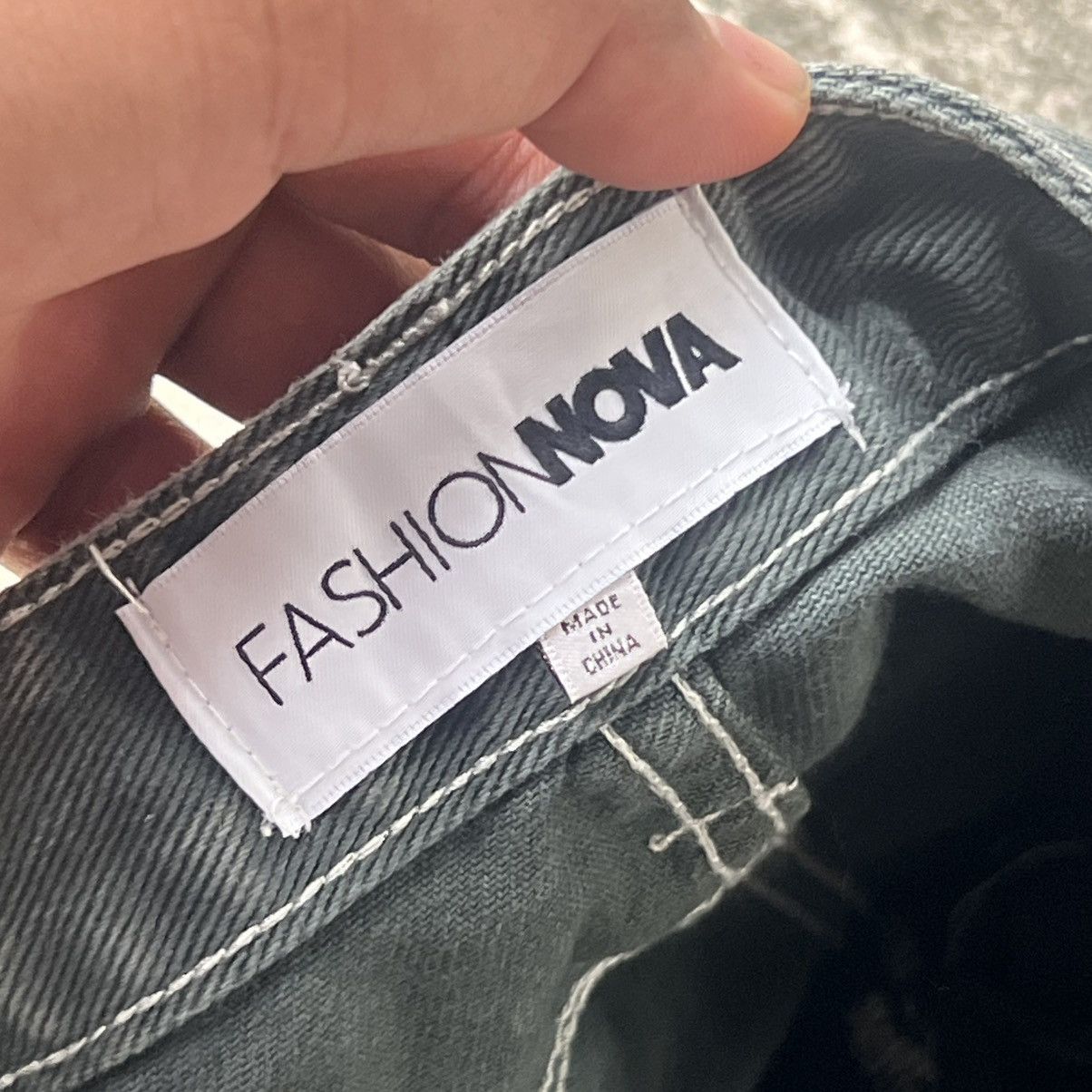 Fashion Nova “y2k style” FASHION NOVA BAGGY CARGO PANTS TECHWEAR STYLE Size US 34 / EU 50 - 11 Thumbnail